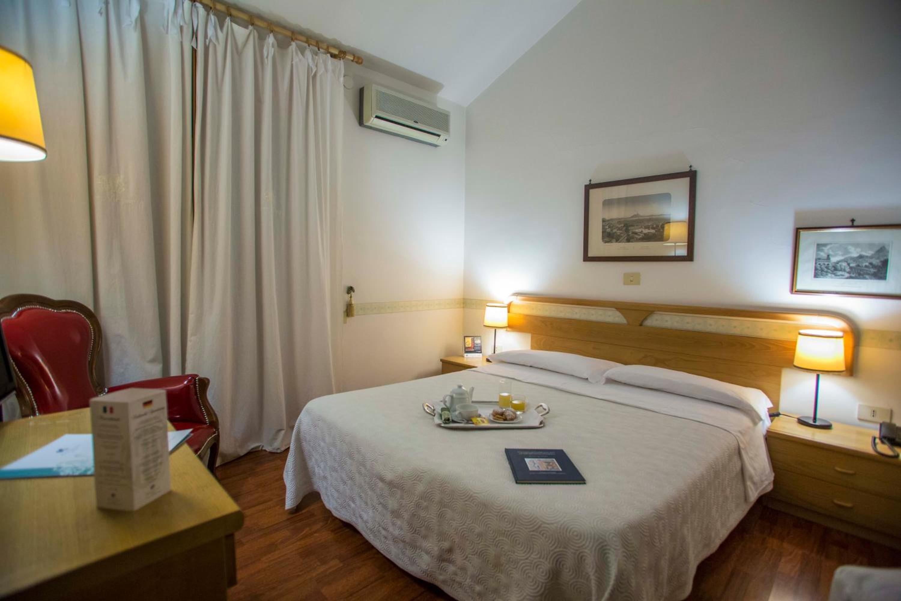Standard Double Room - Photo 3