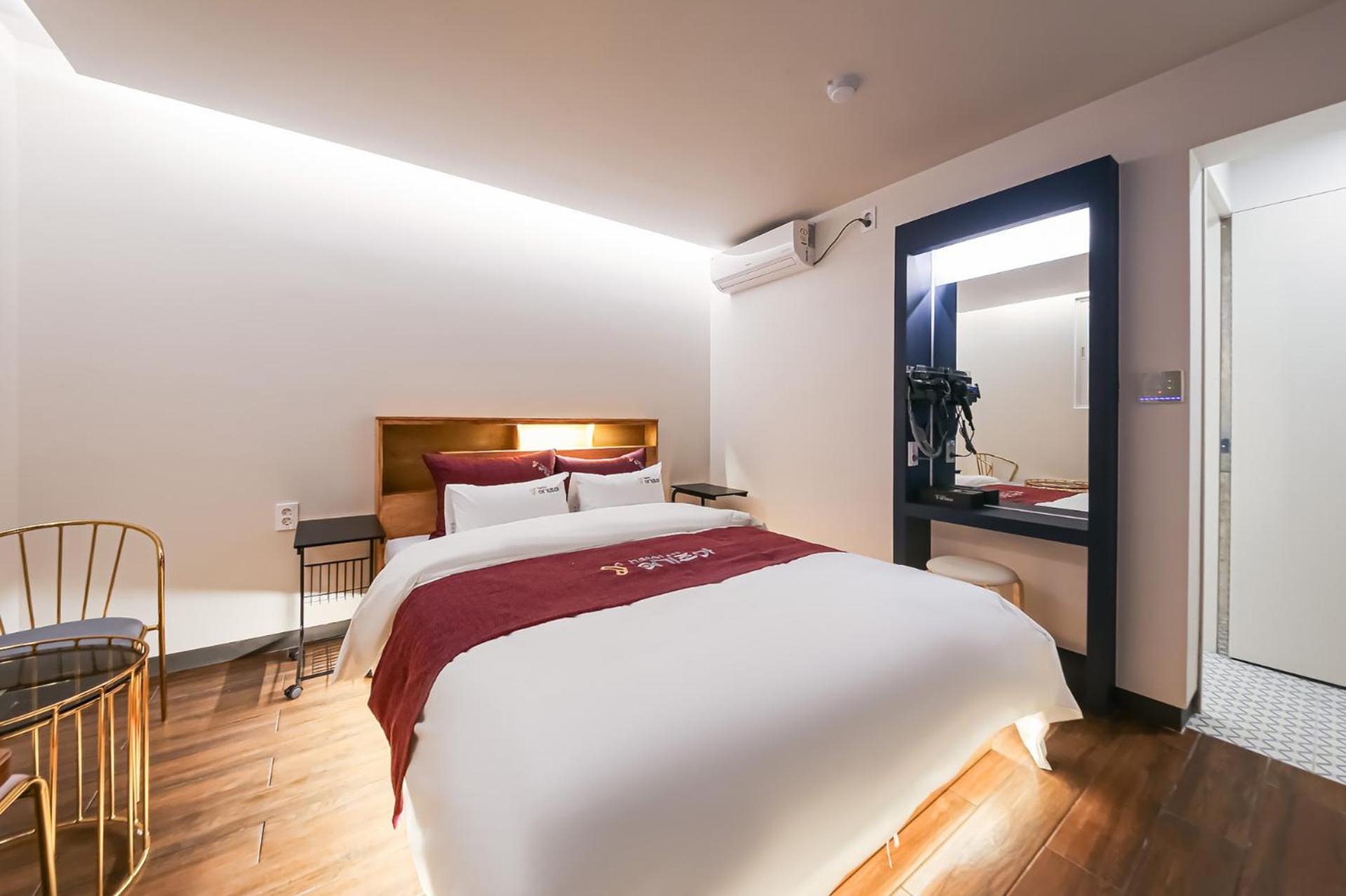 Deluxe Suite - Photo 2