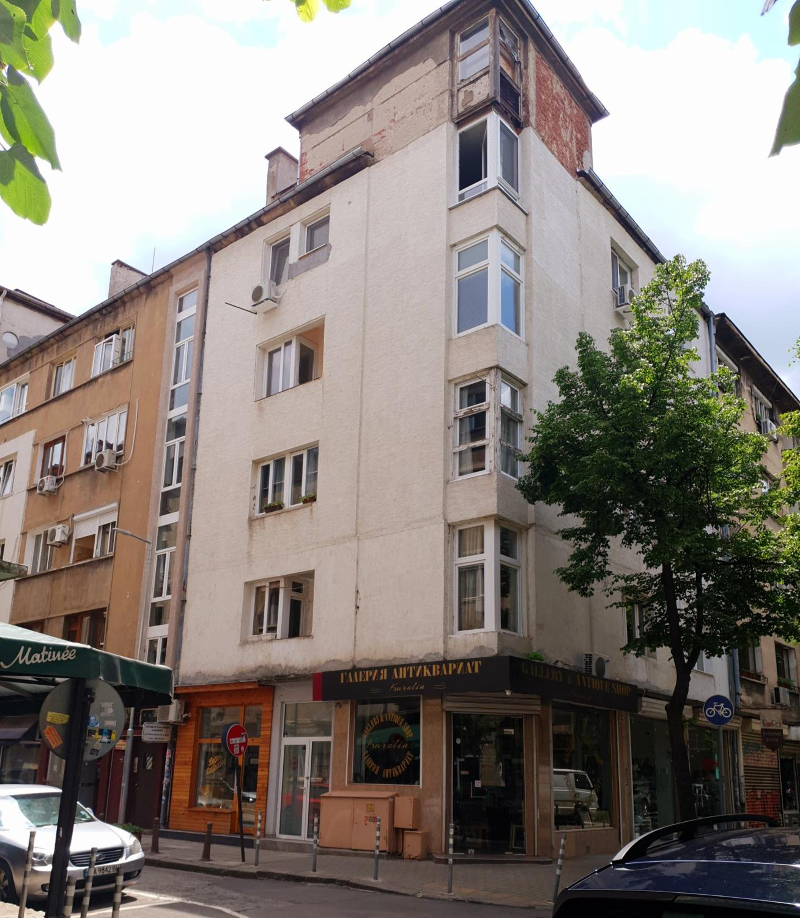 Two-Bedroom Apartment - Photo 2