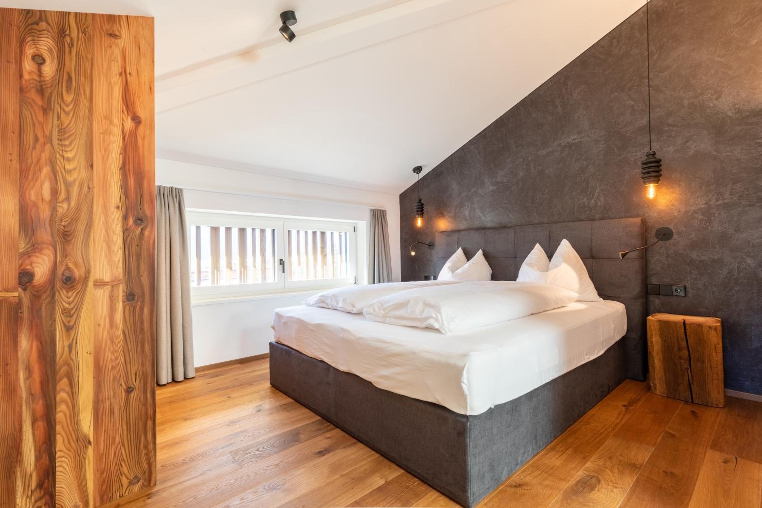 Two-Bedroom Deluxe Apartment with Garden View