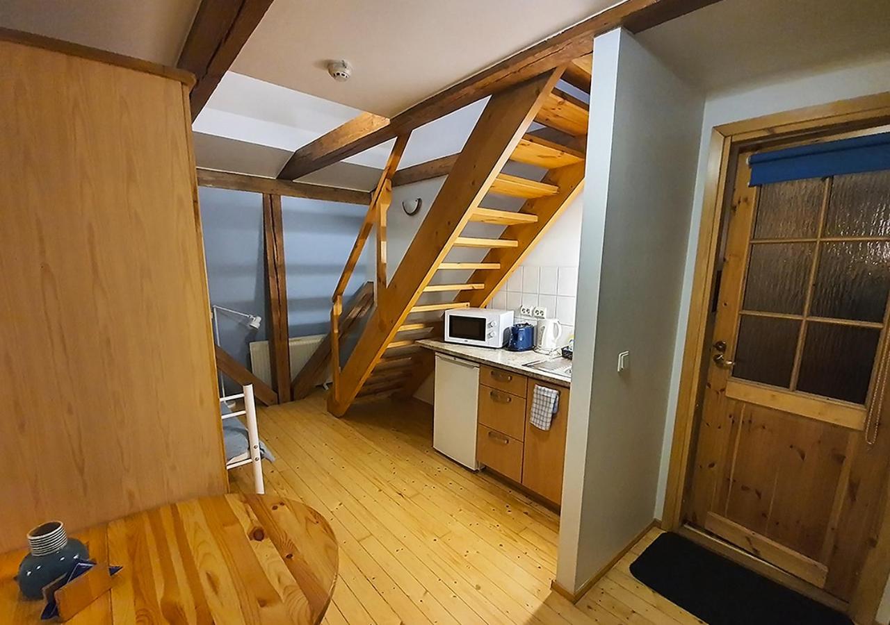 Large Twin Room - Photo 1