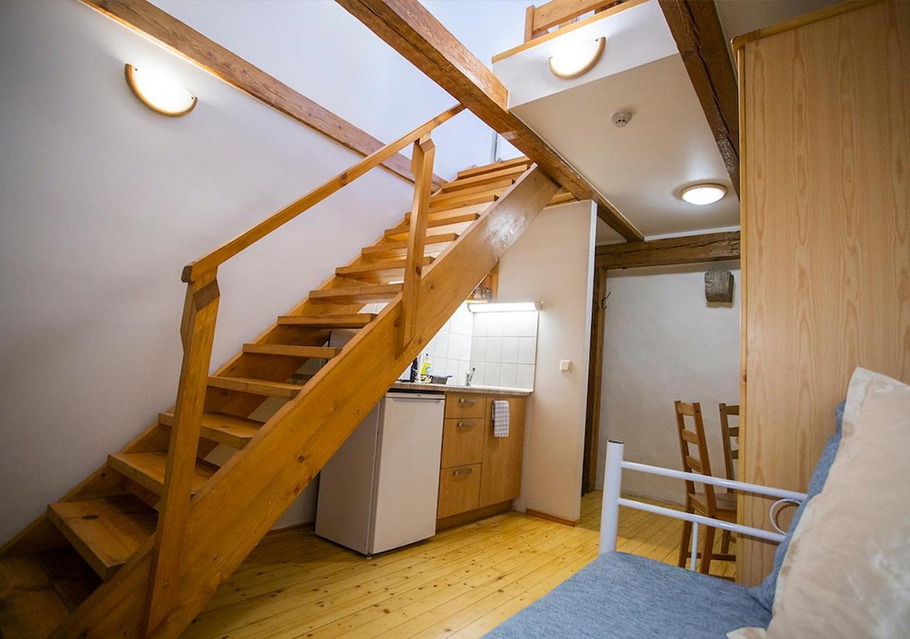 Large Twin Room - Photo 3