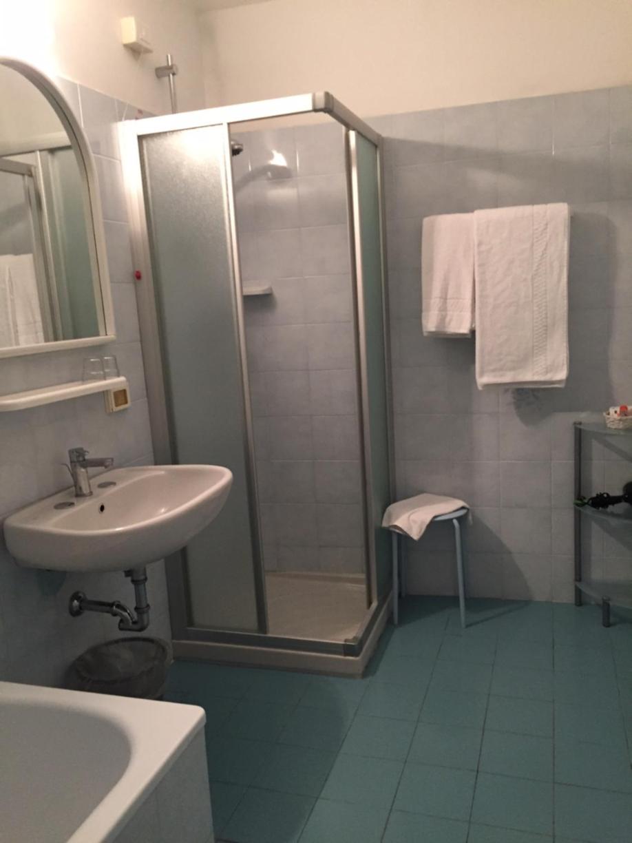 Double or Twin Room - Photo 8