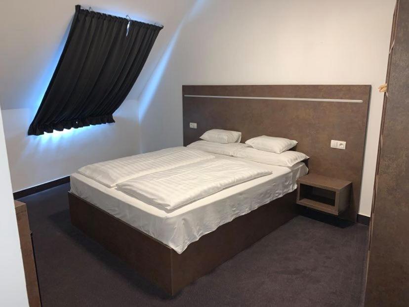 Deluxe Room - Photo 1