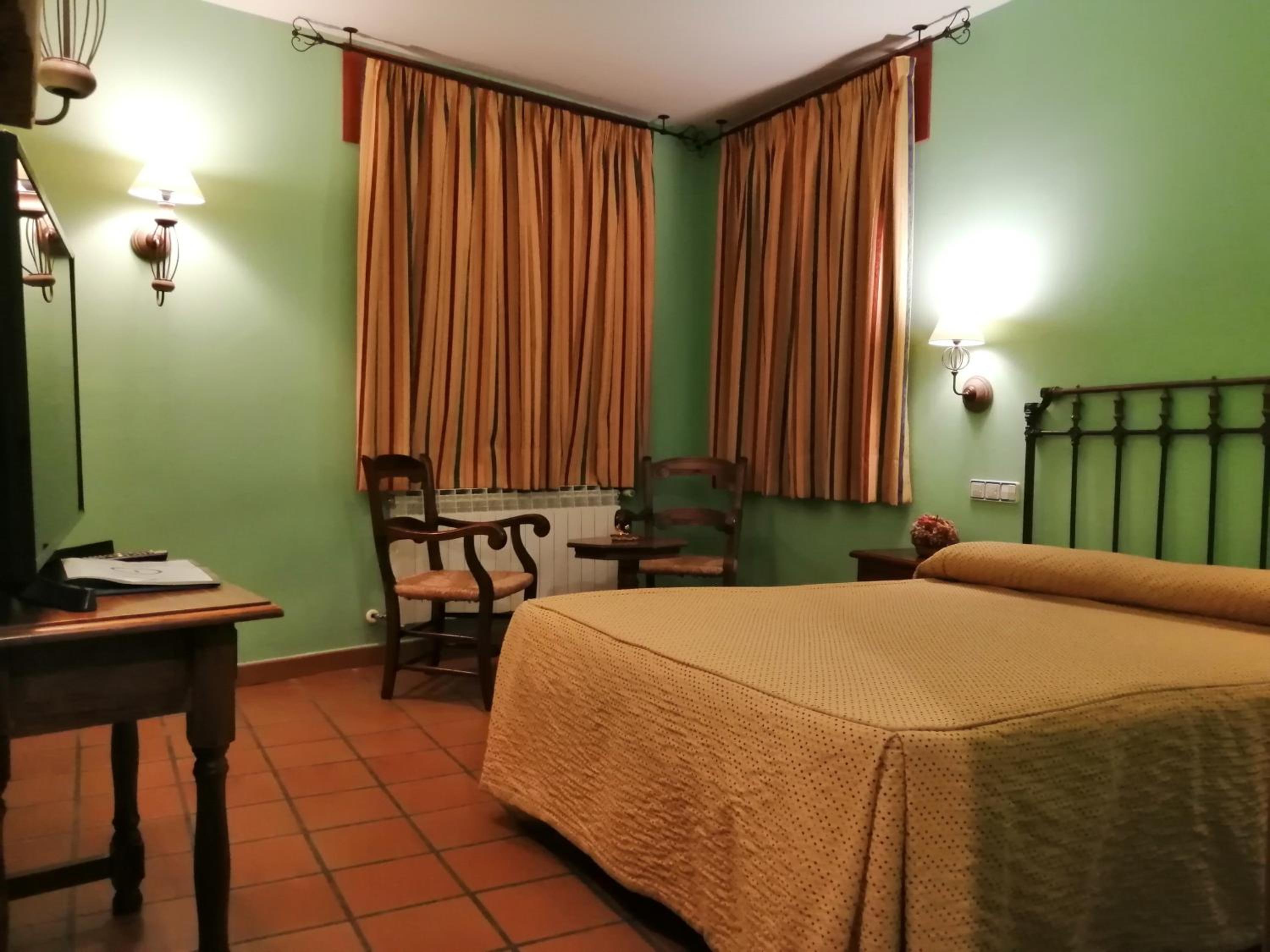 Double Room with Private Bathroom photo 2