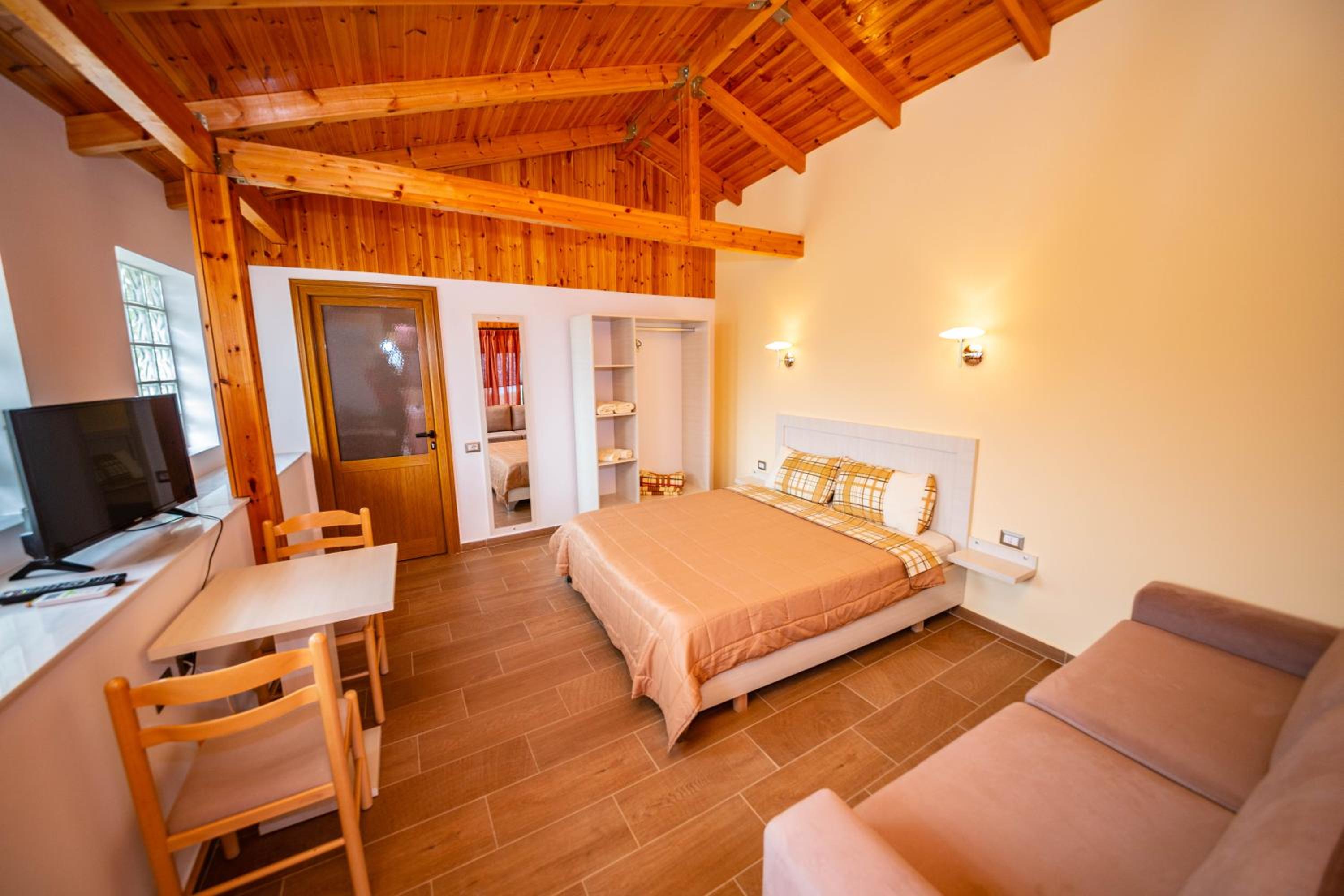 Superior Double Room with Balcony and Sea View