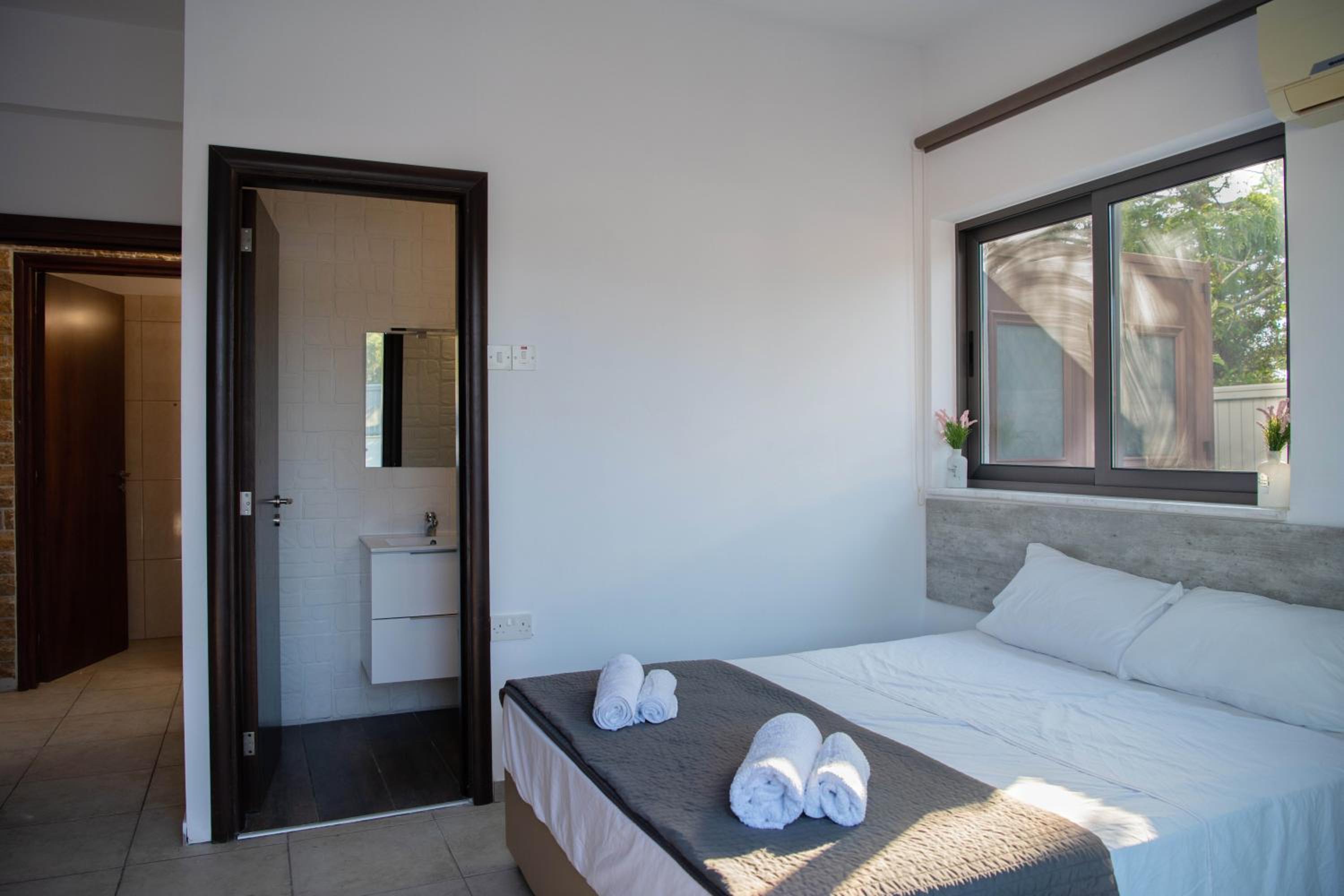 Vier-Schlafzimmer-Villa mit Privatpool