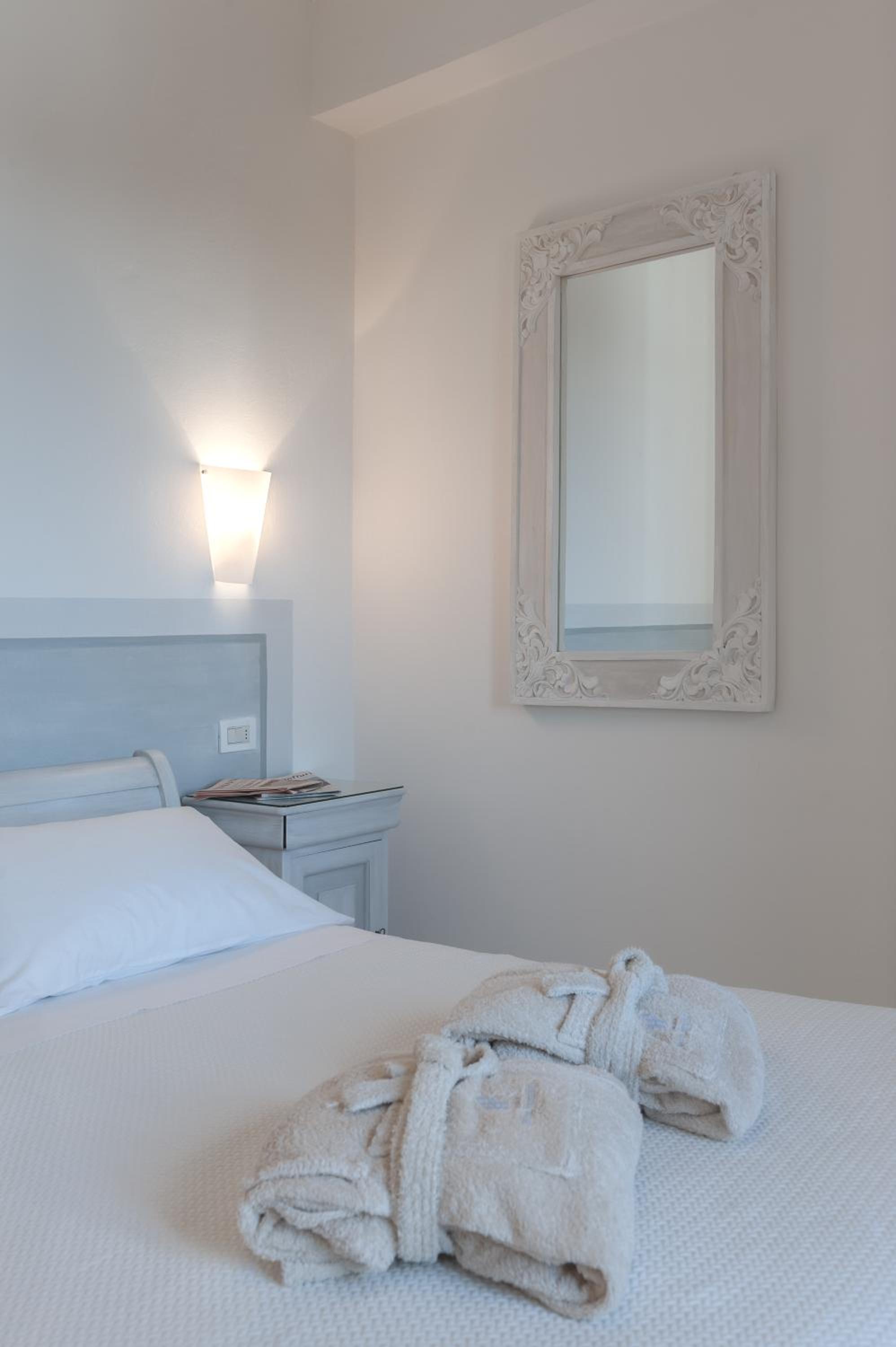 Standard Double Room - Photo 2