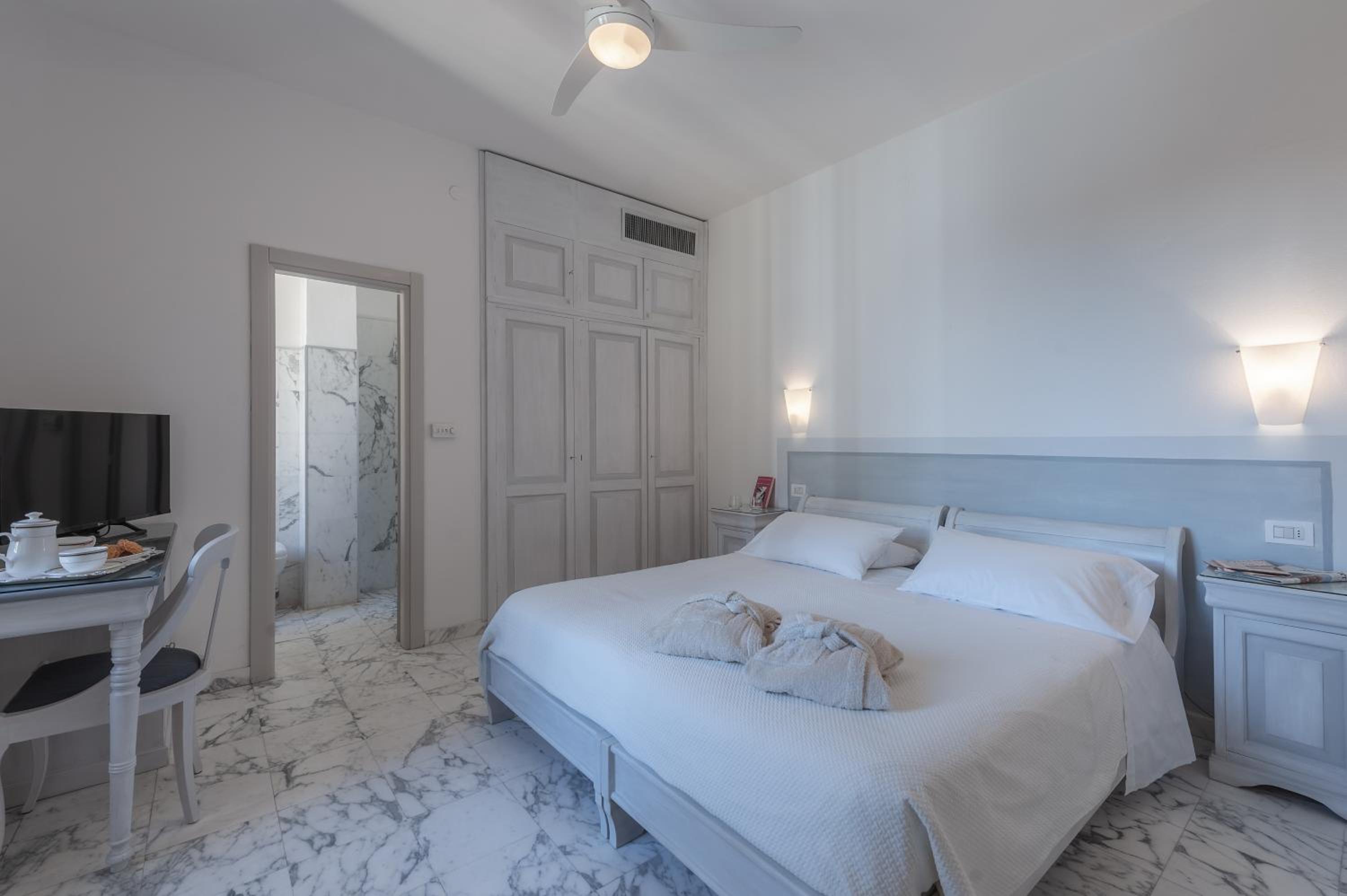 Standard Double Room - Photo 5