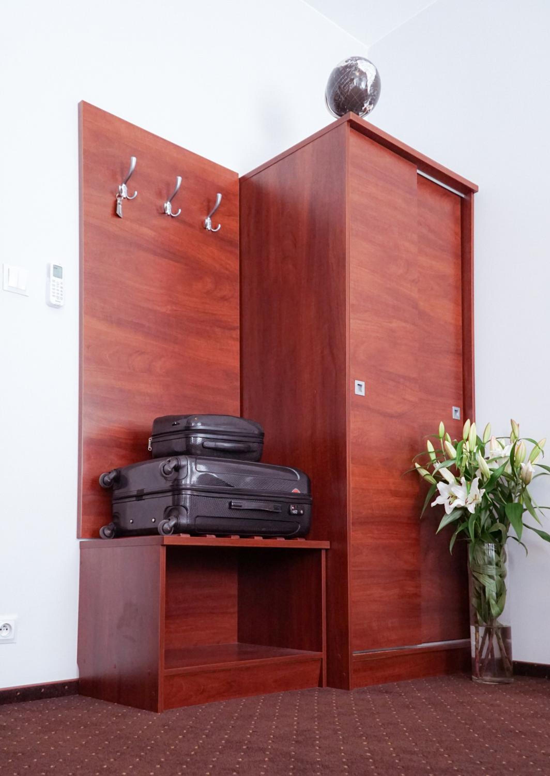 Double or Twin Room - Photo 7