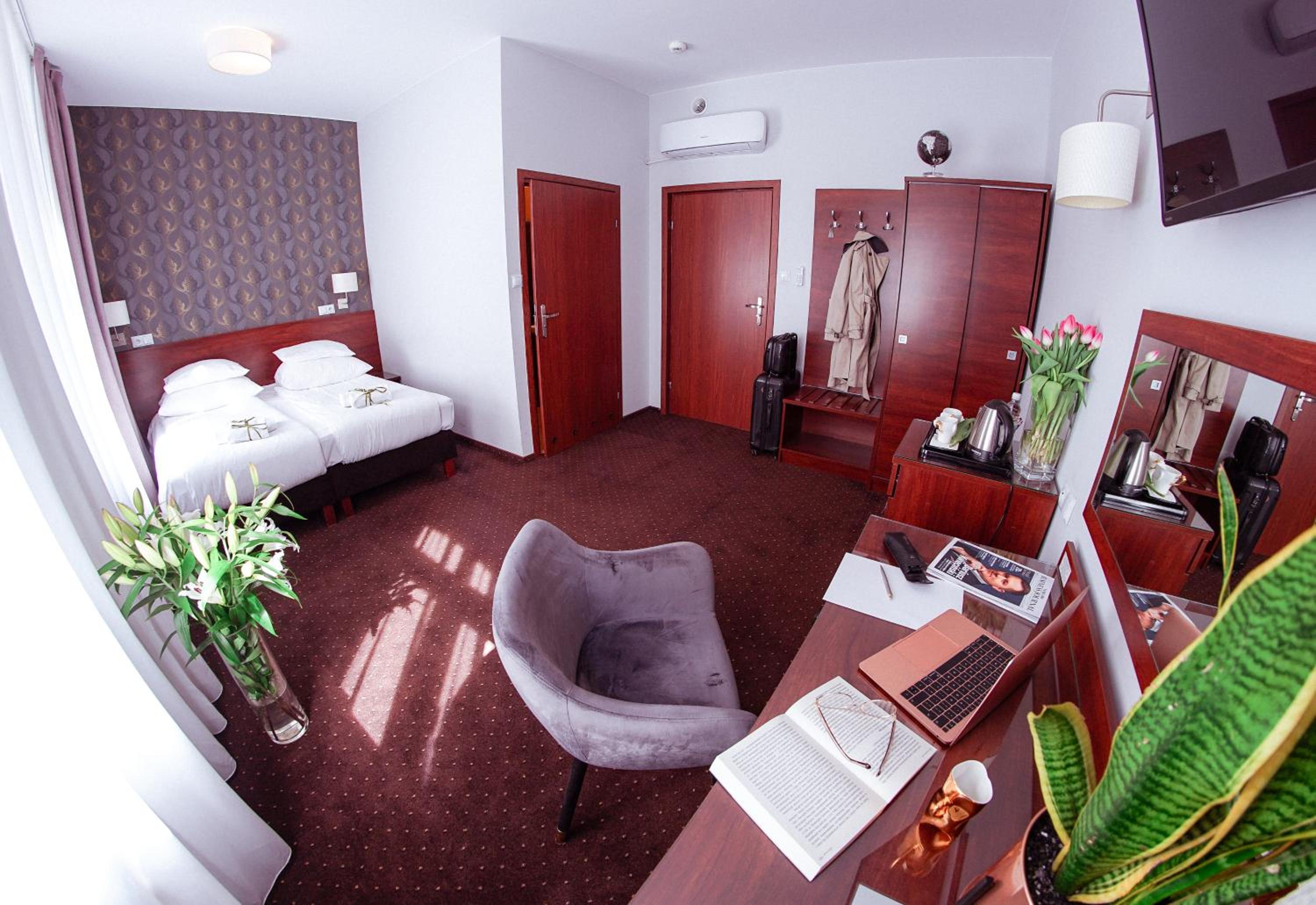 Double or Twin Room - Photo 8