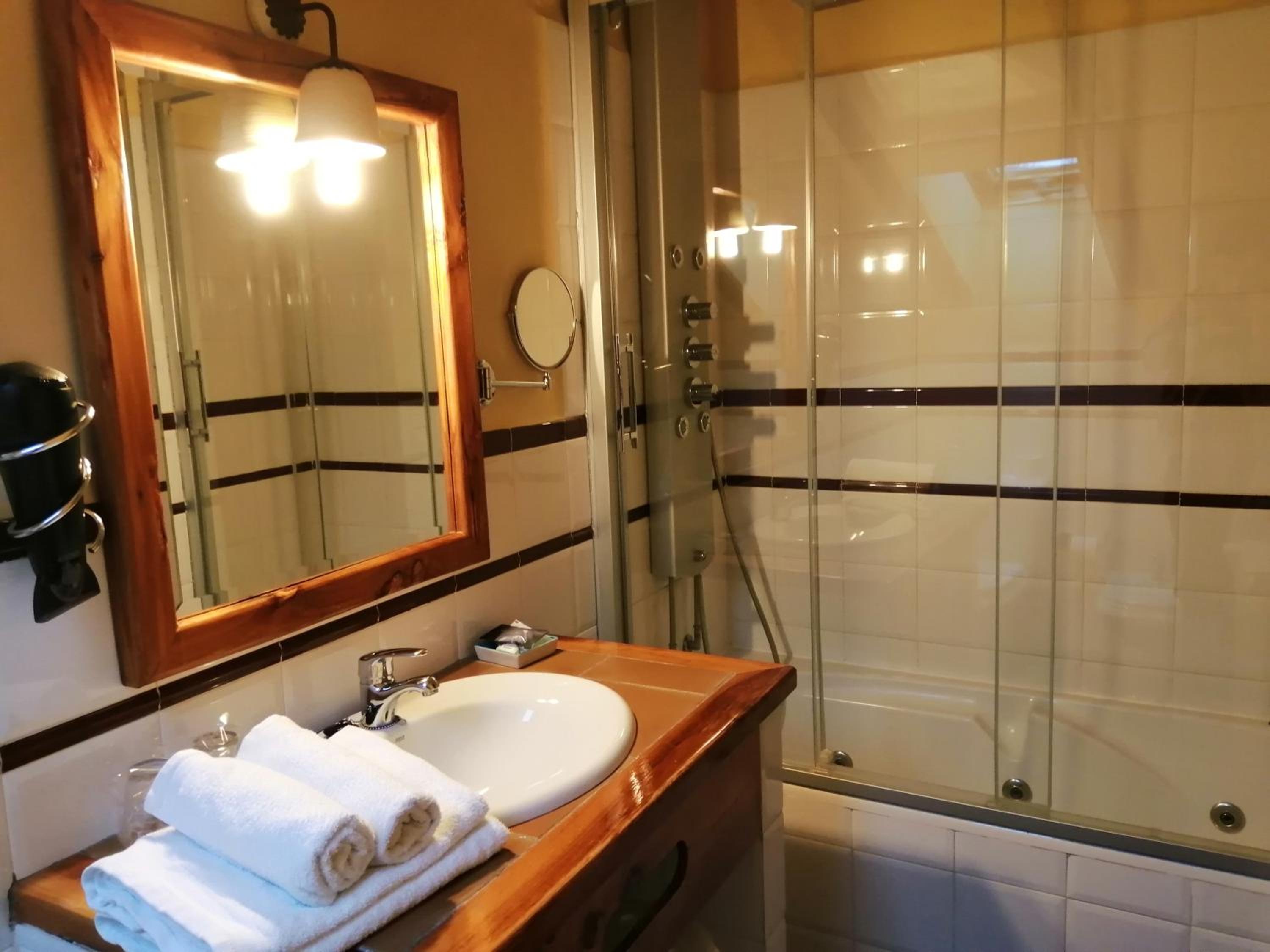 Habitación Queen con Bañera de Hidromasaje