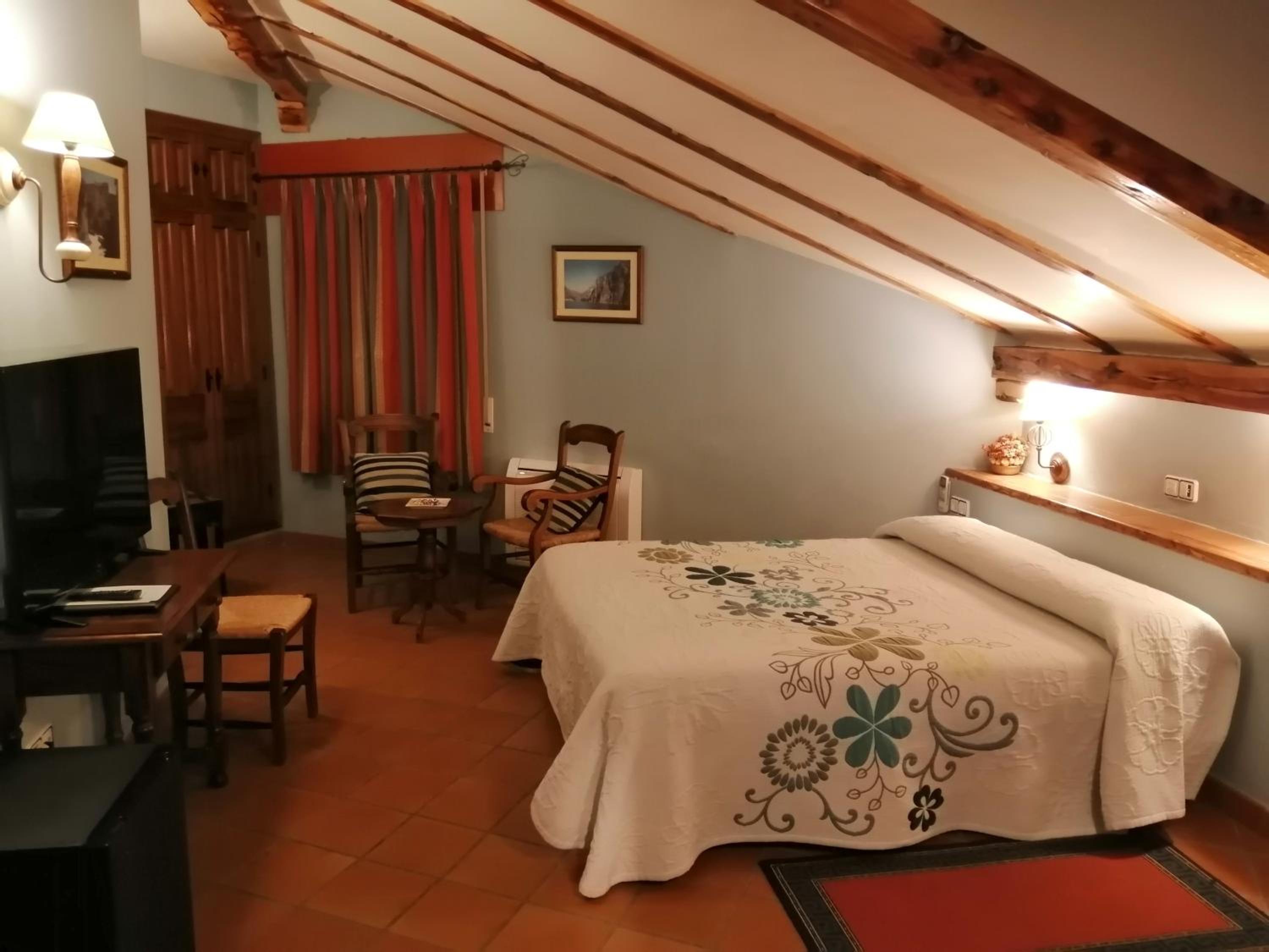 Queen Room with Spa Bath photo 2