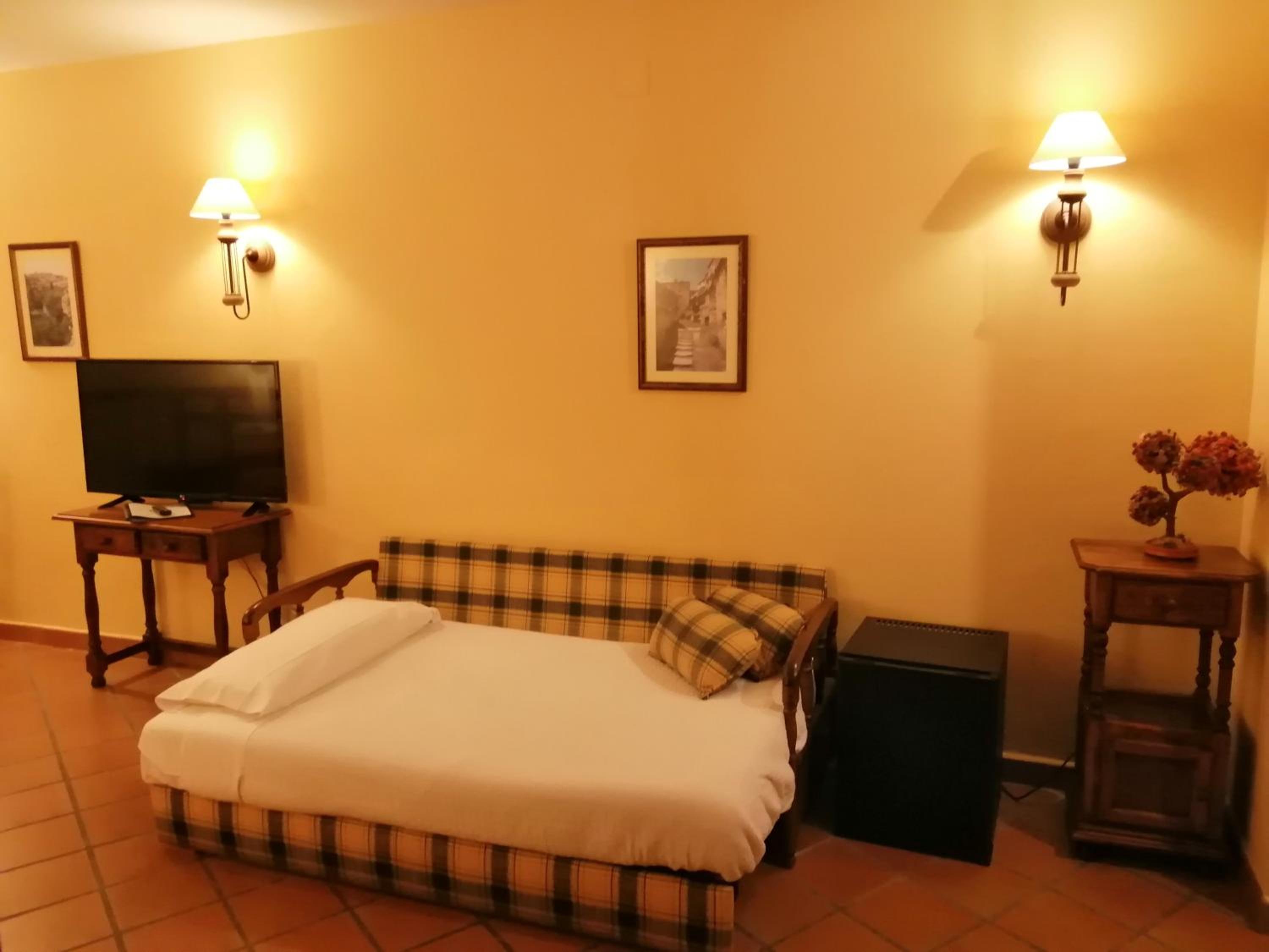 Triple Room with Private Bathroom photo 3