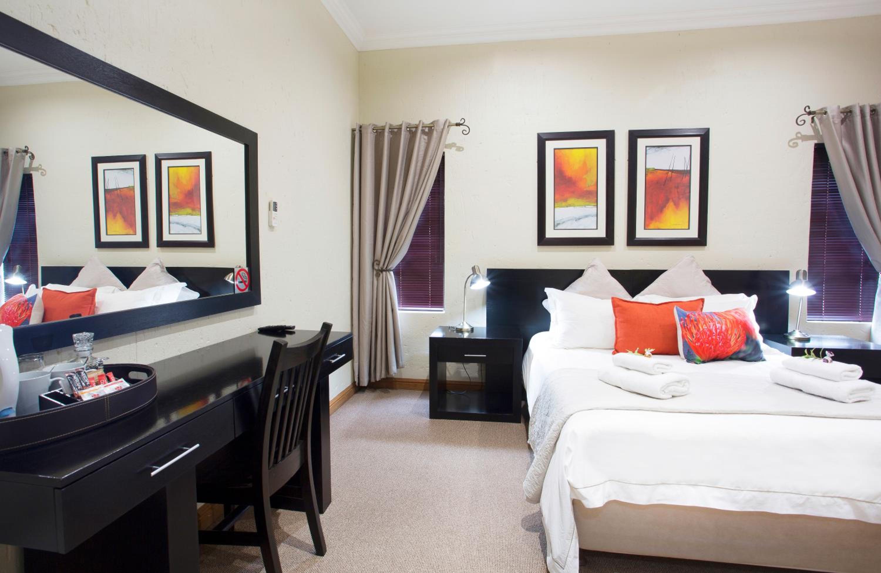 Queen Room photo 1