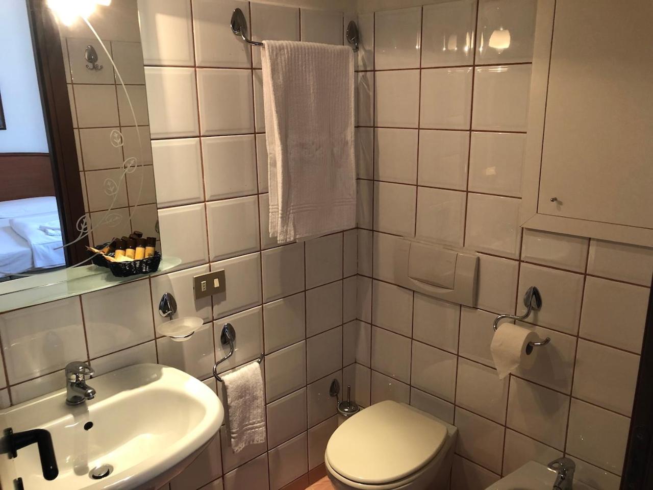 Double or Twin Room - Photo 2