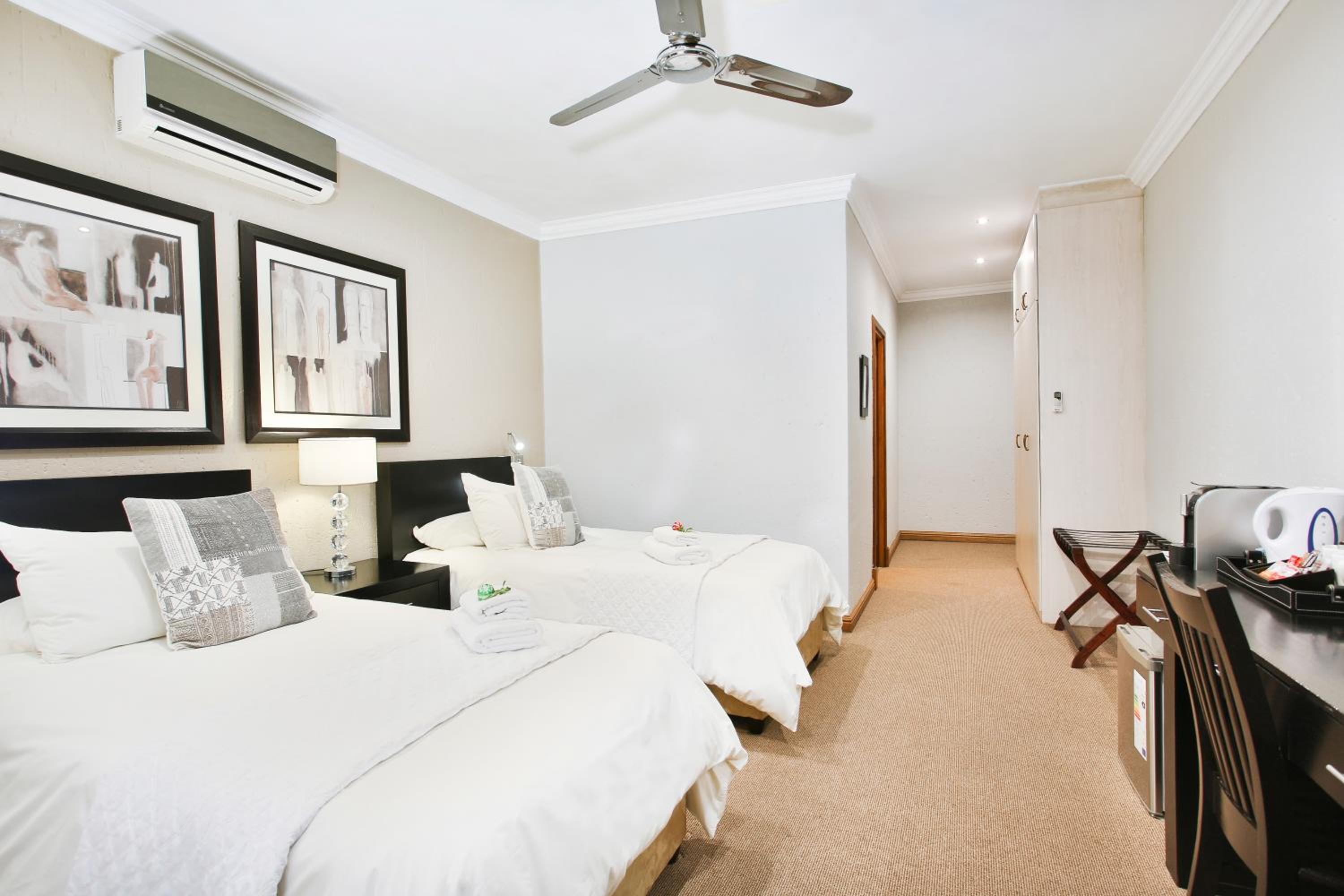 Comfort King Room photo 2