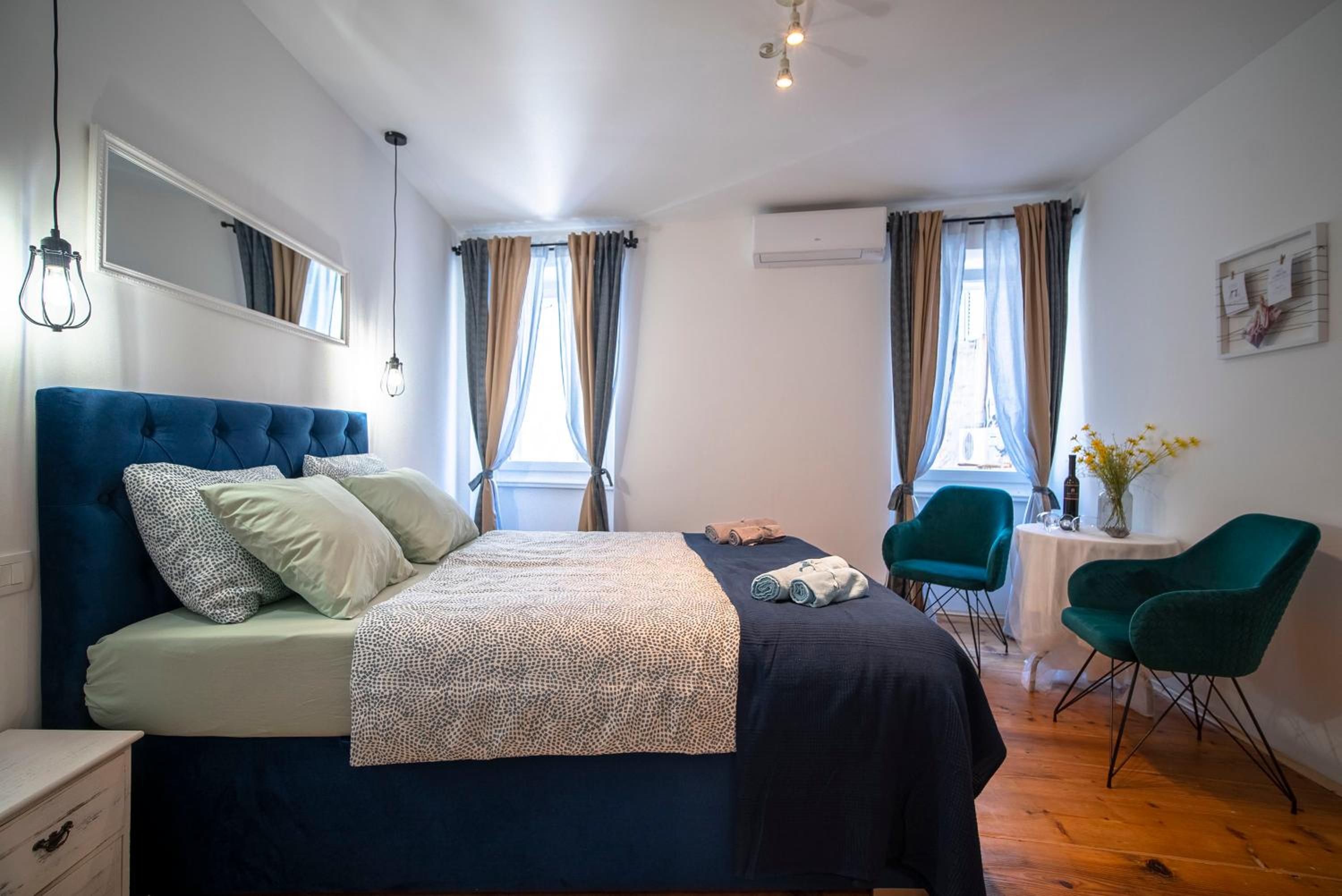 One-Bedroom Apartment - Photo 4