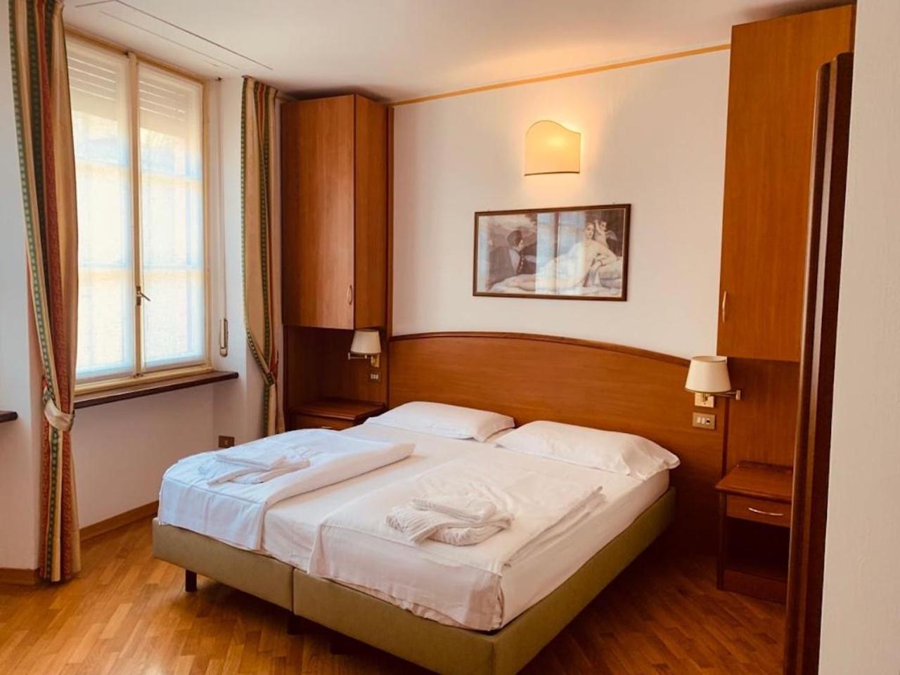 Double or Twin Room - Photo 3