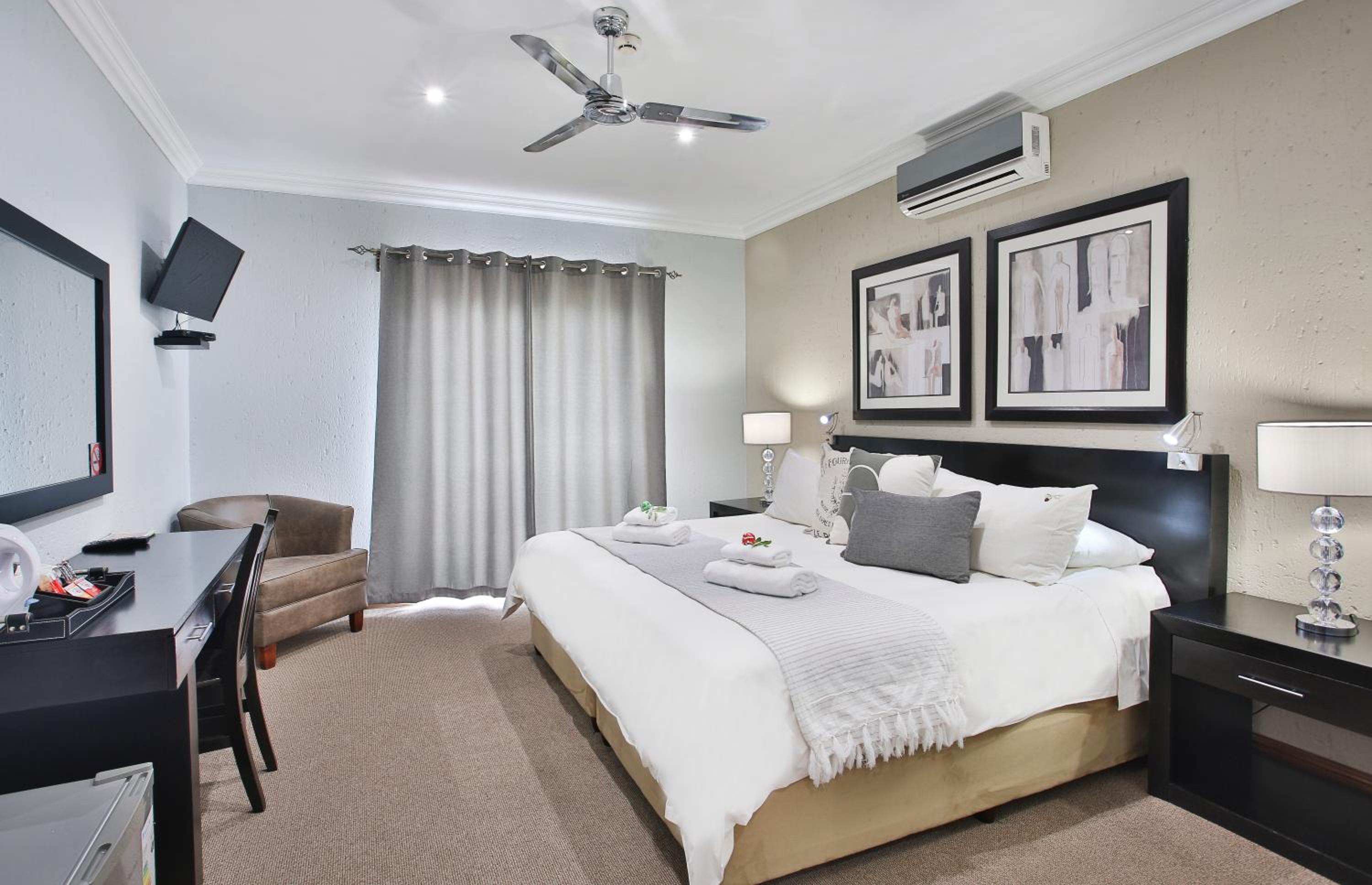 Standard King Room photo 2