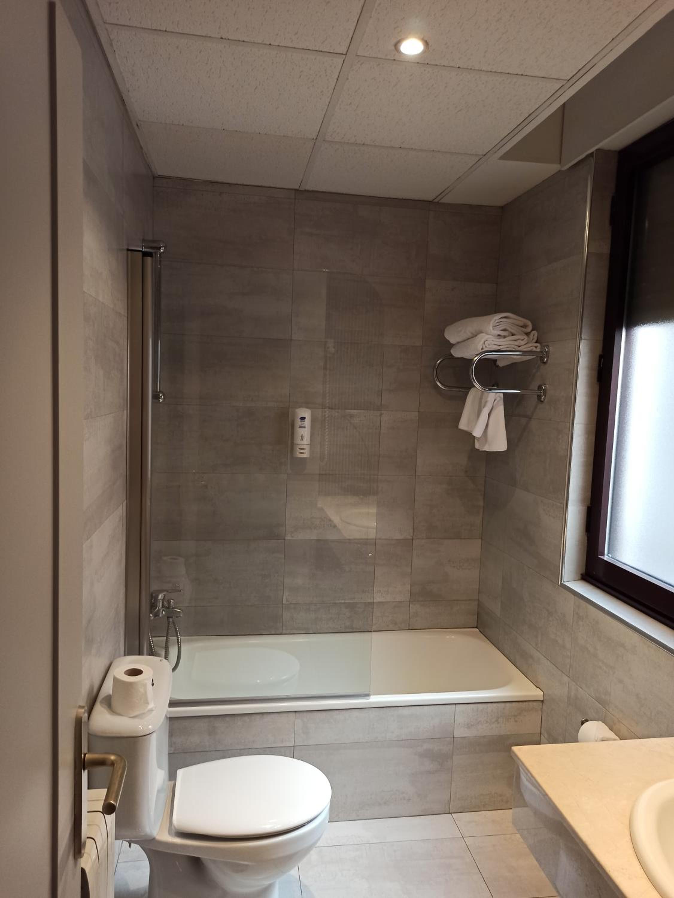 Double Room - Photo 8