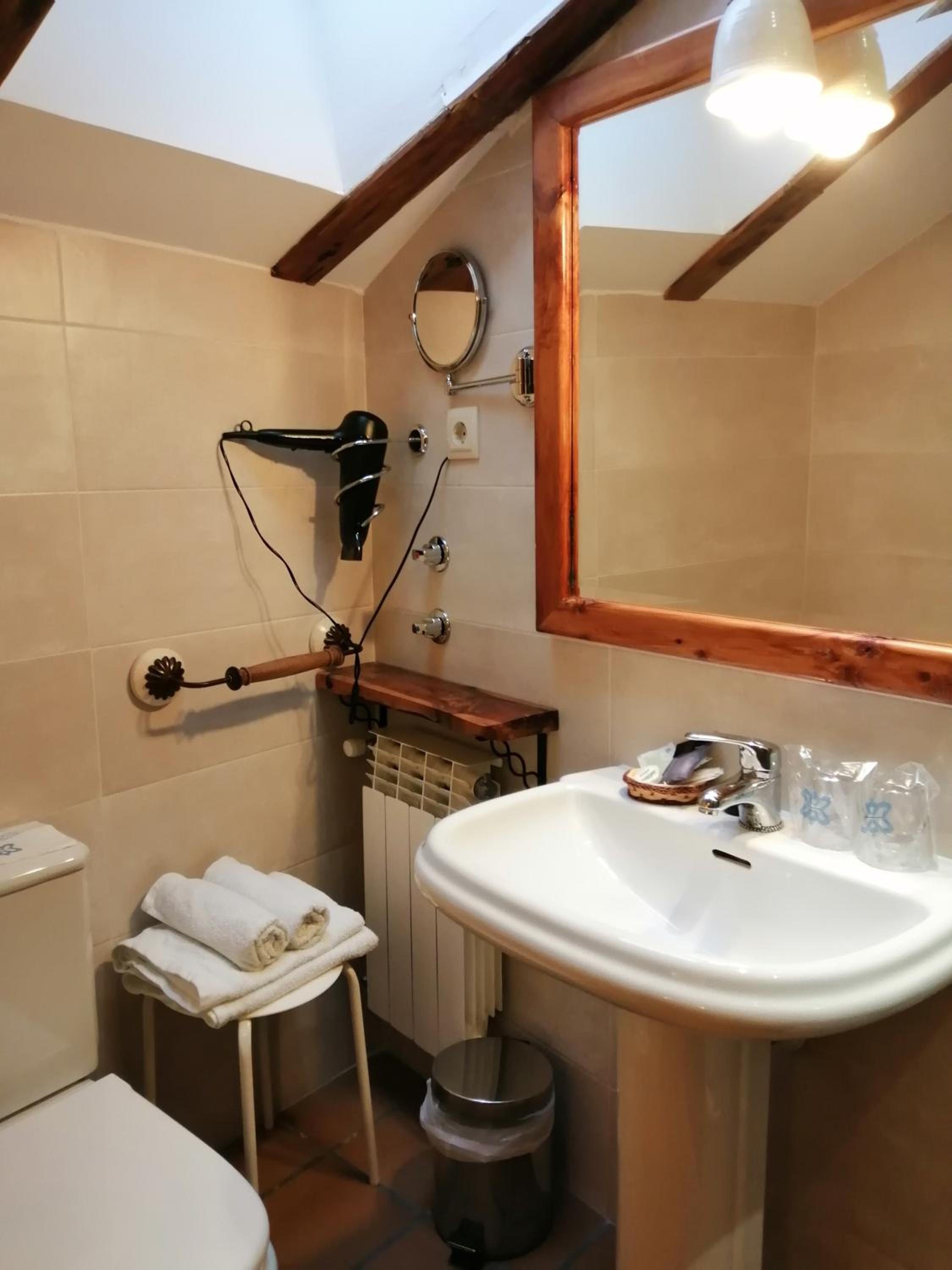 Habitación Doble con Baño Privado