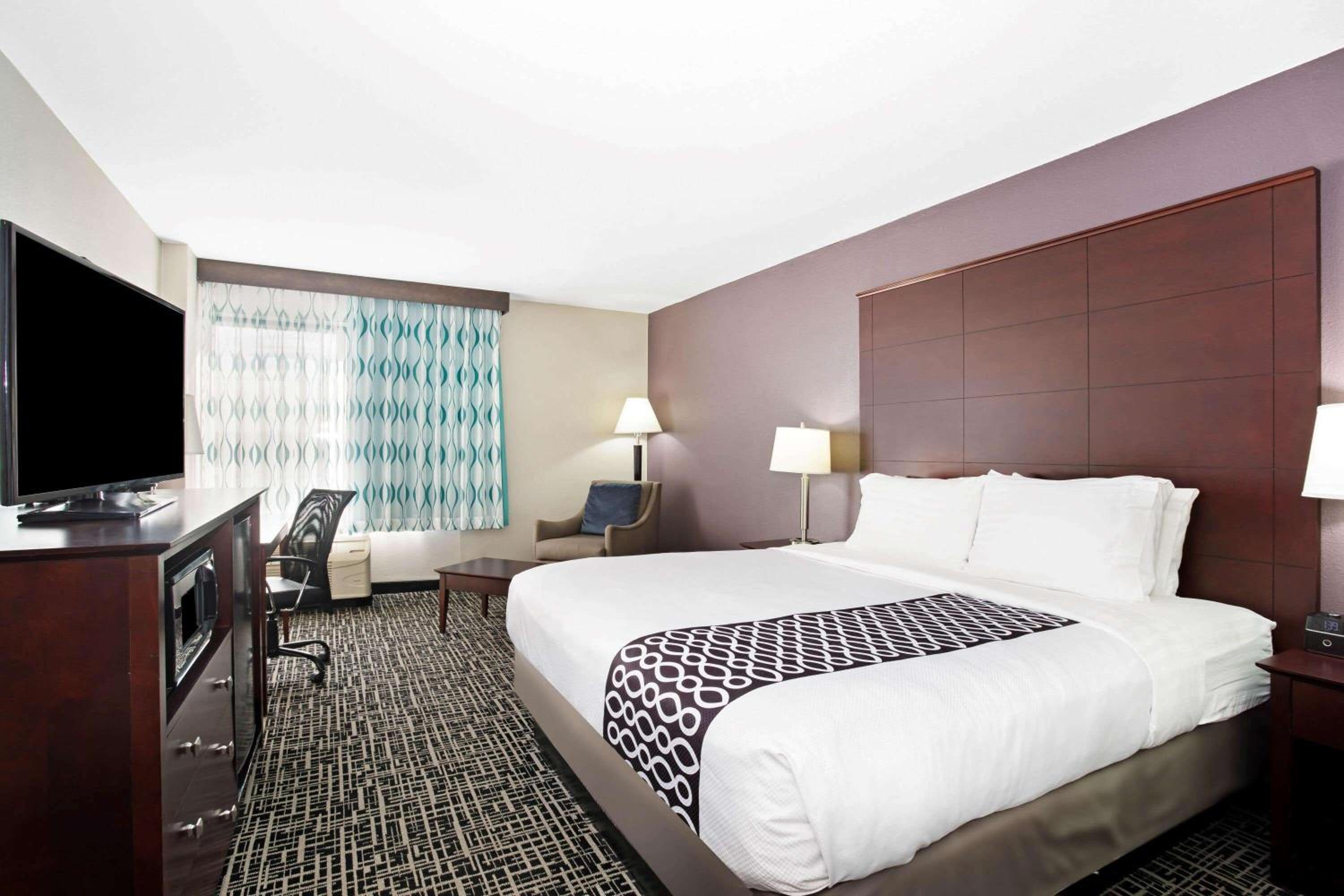 King Room - Non-Smoking photo 3