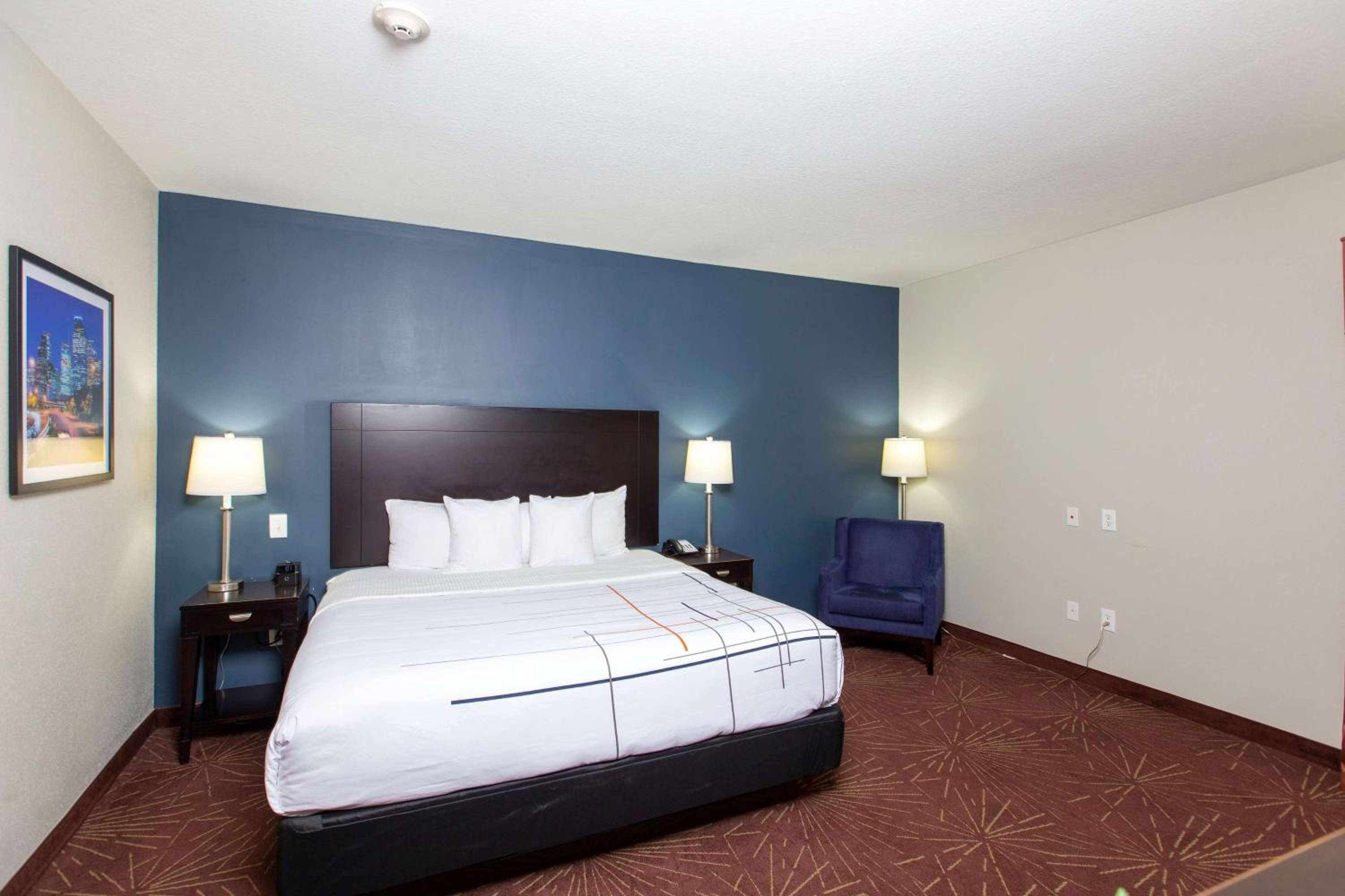 King Room - Non-Smoking - Photo 1