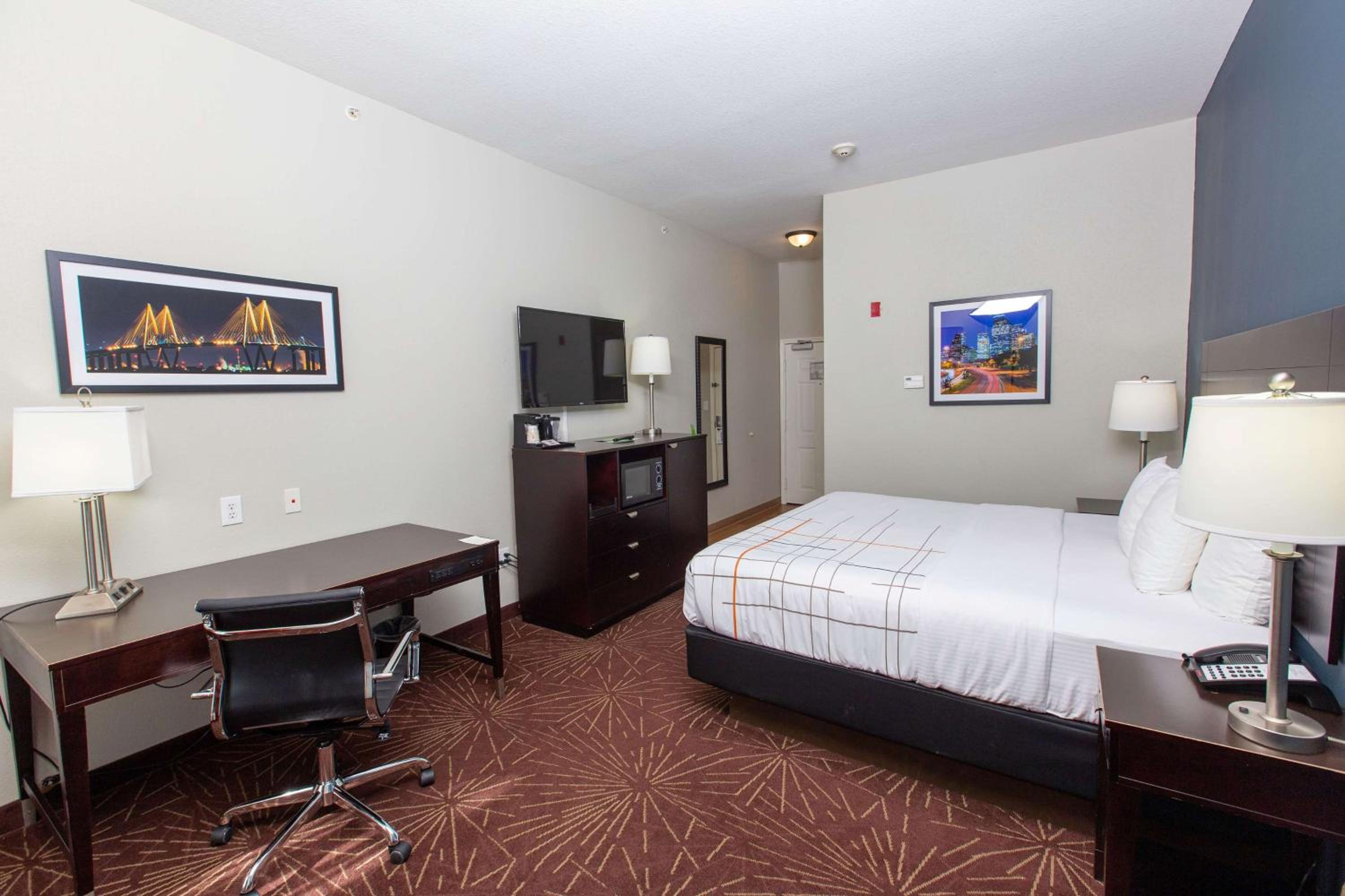 King Room - Non-Smoking - Photo 2