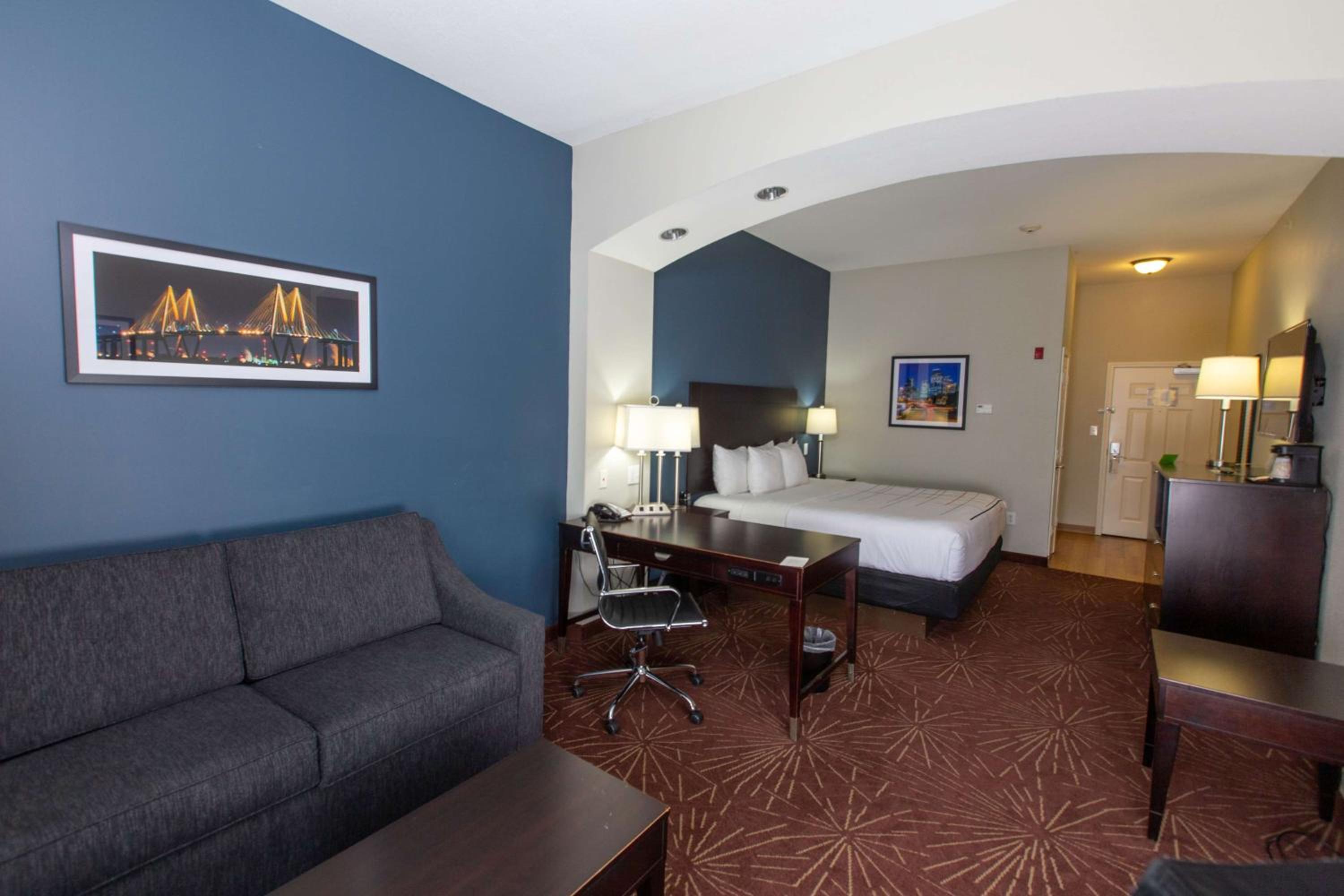 Deluxe King Room - Photo 3