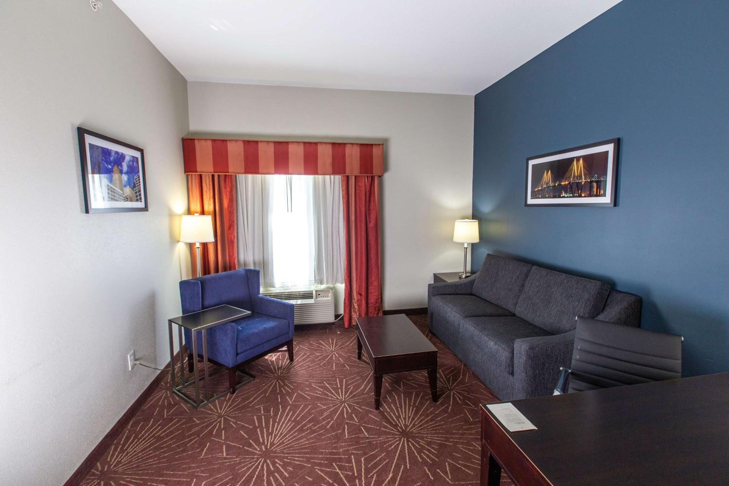 Deluxe King Room - Photo 2