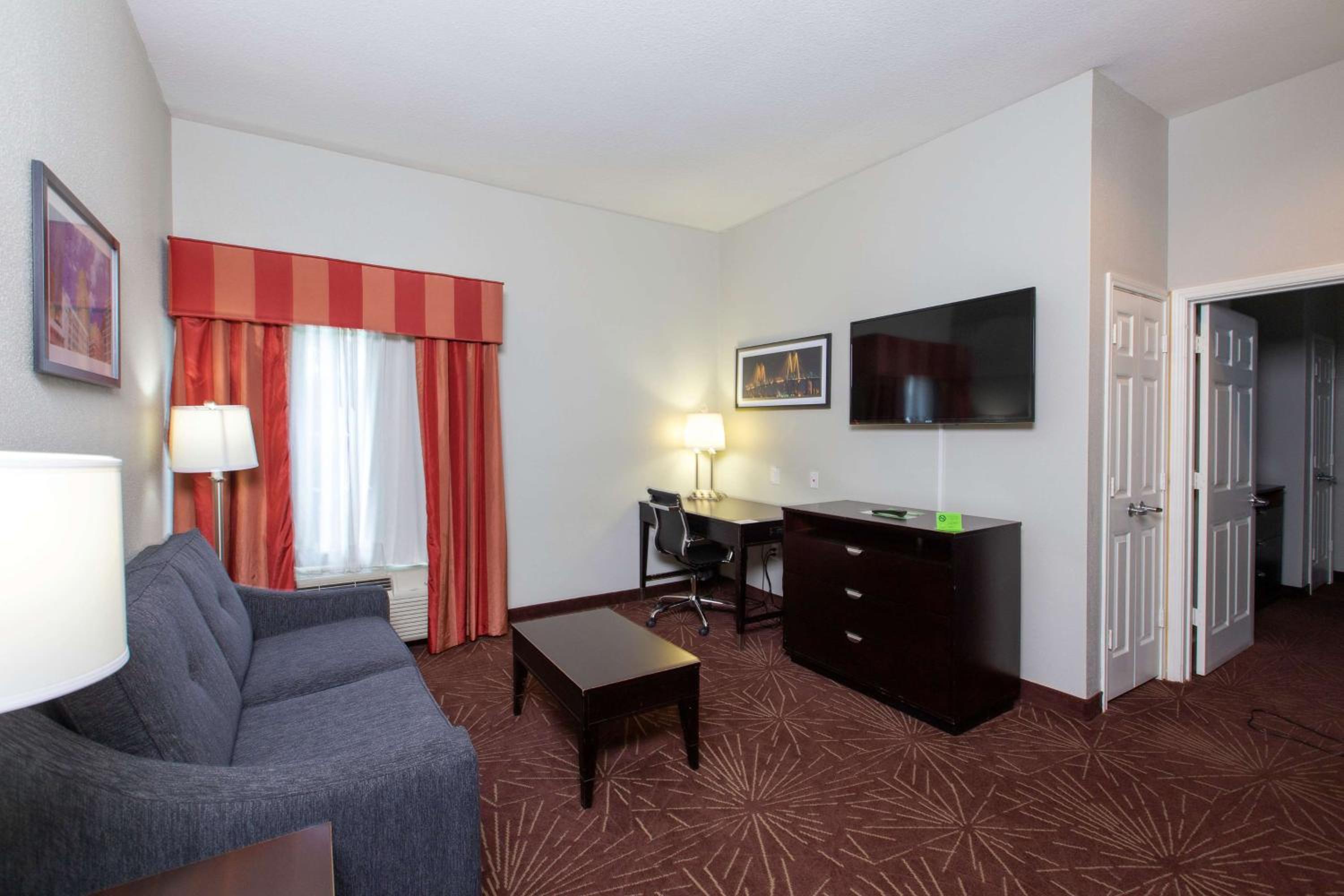 One-Bedroom King Suite with Roll-In Shower - Mobility/Hearing Accessible - Non-Smoking - Photo 3