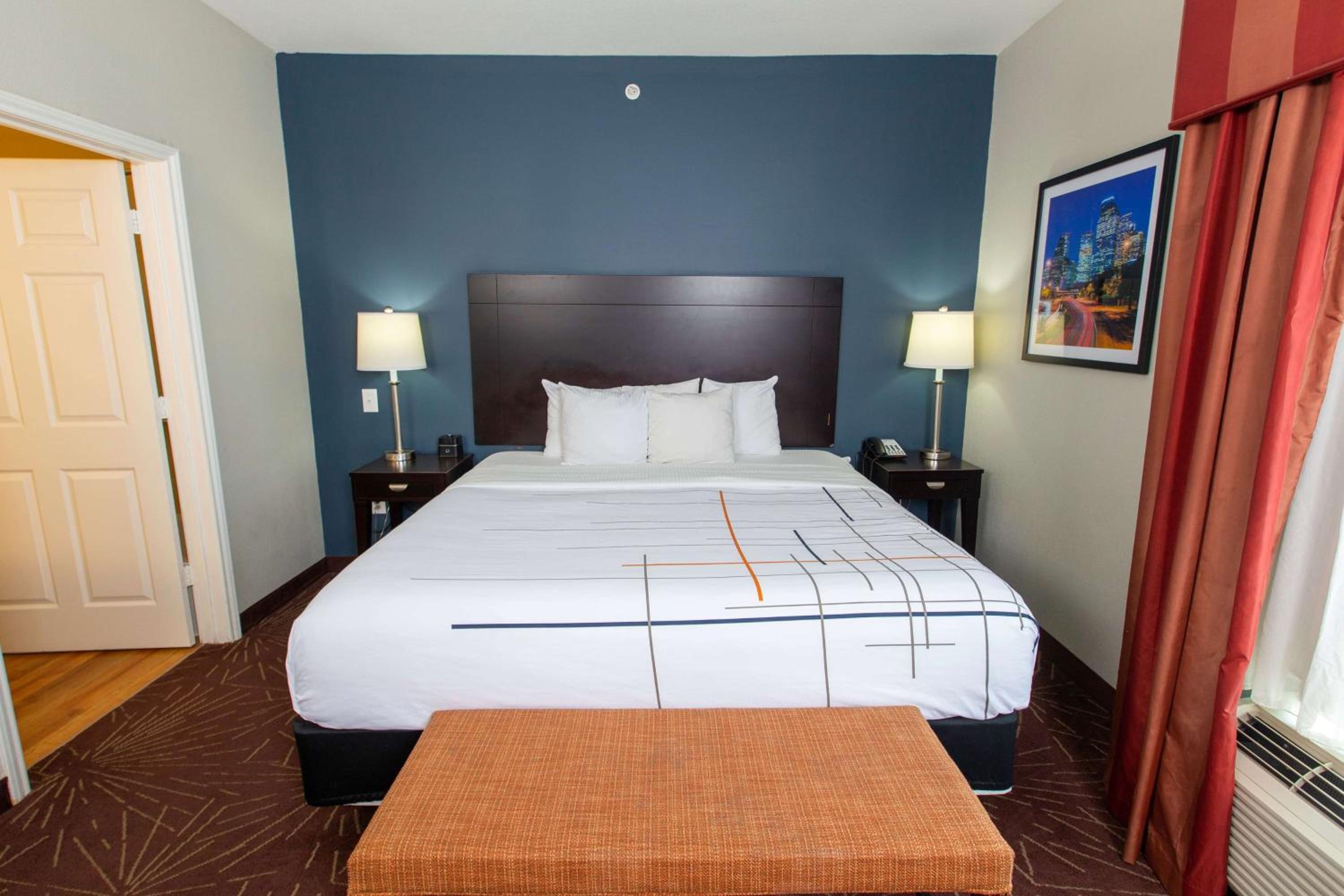One-Bedroom King Suite - Non-Smoking - Photo 1