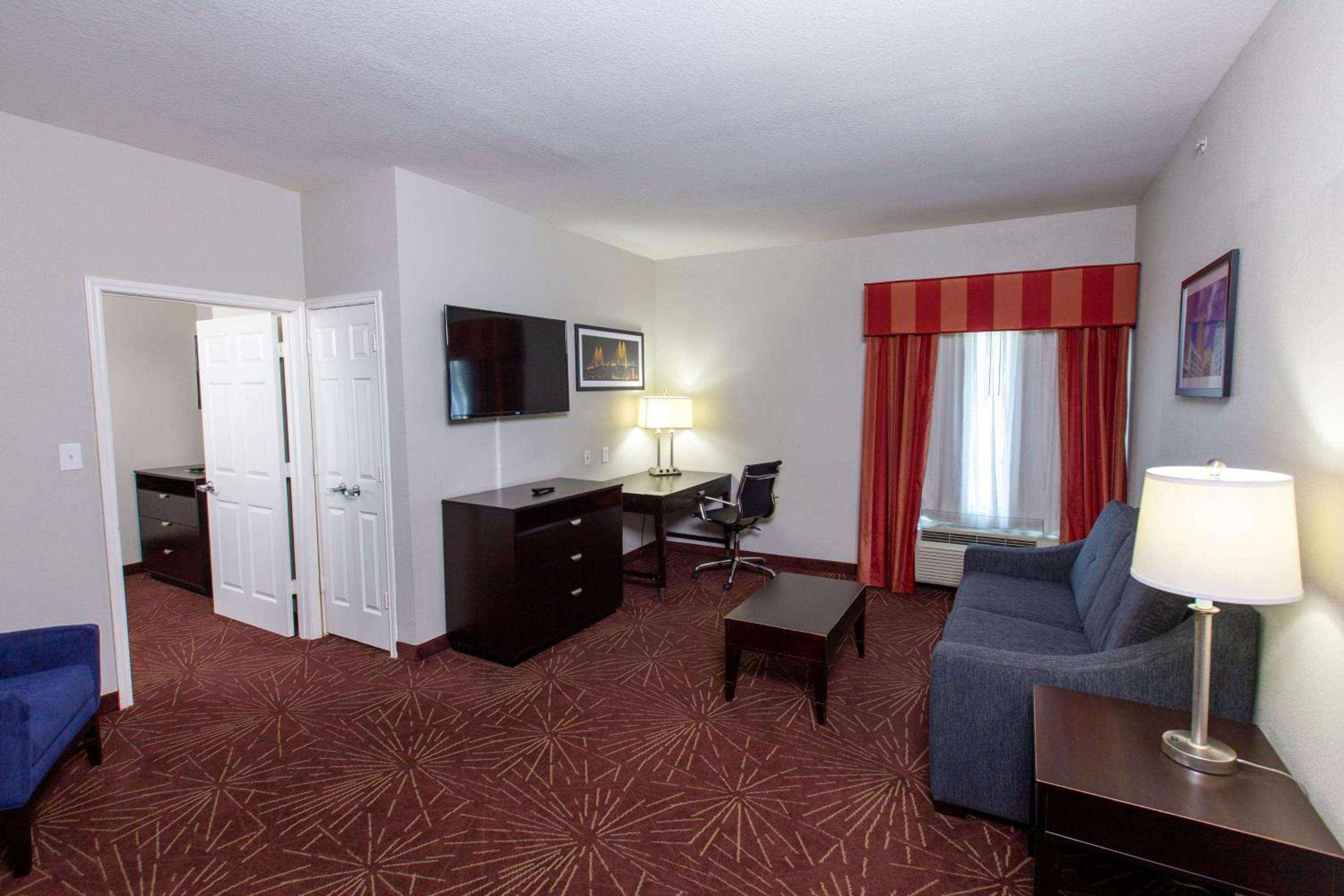 One-Bedroom King Suite - Non-Smoking - Photo 2
