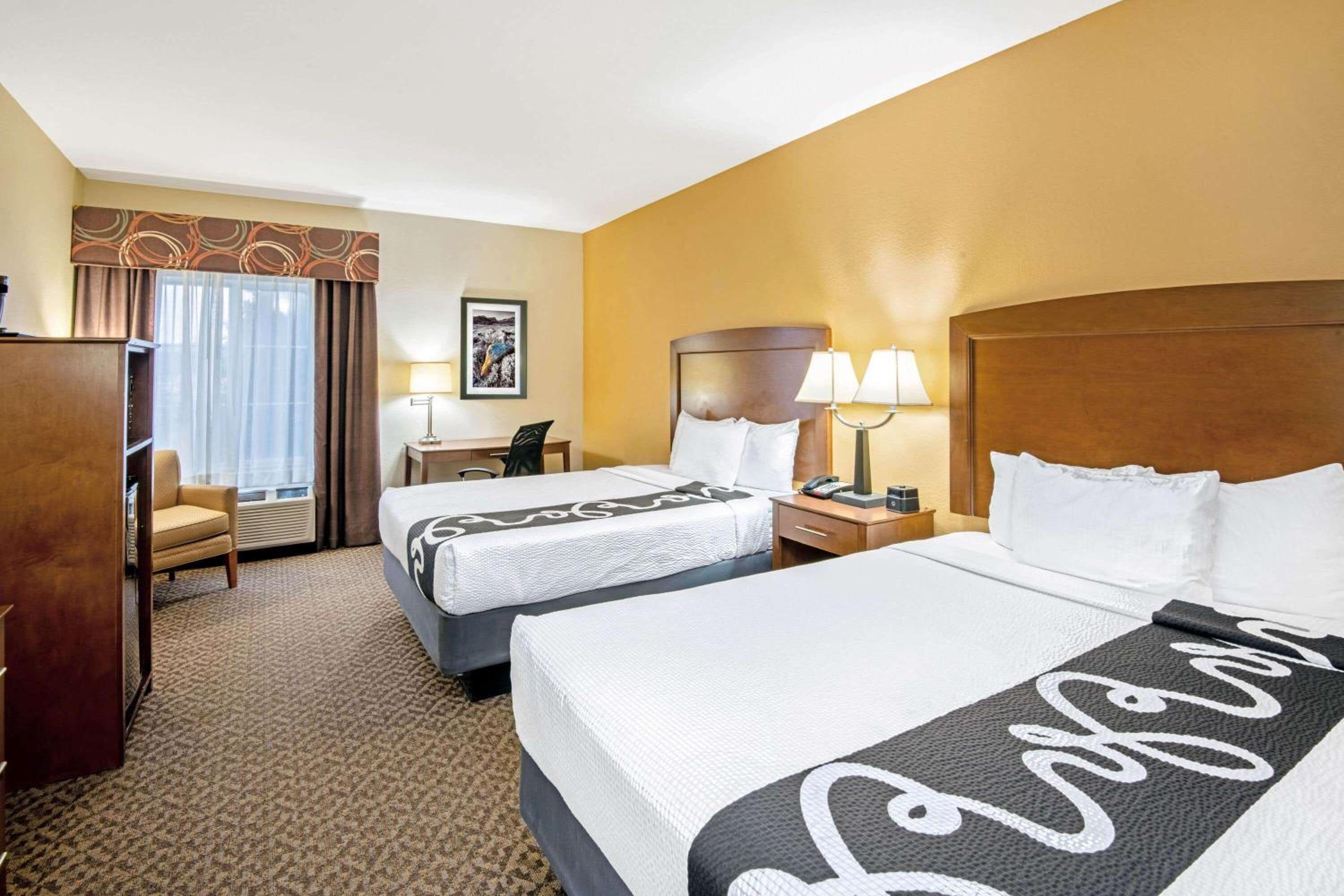 Deluxe Queen Room with Two Queen Beds - Photo 2