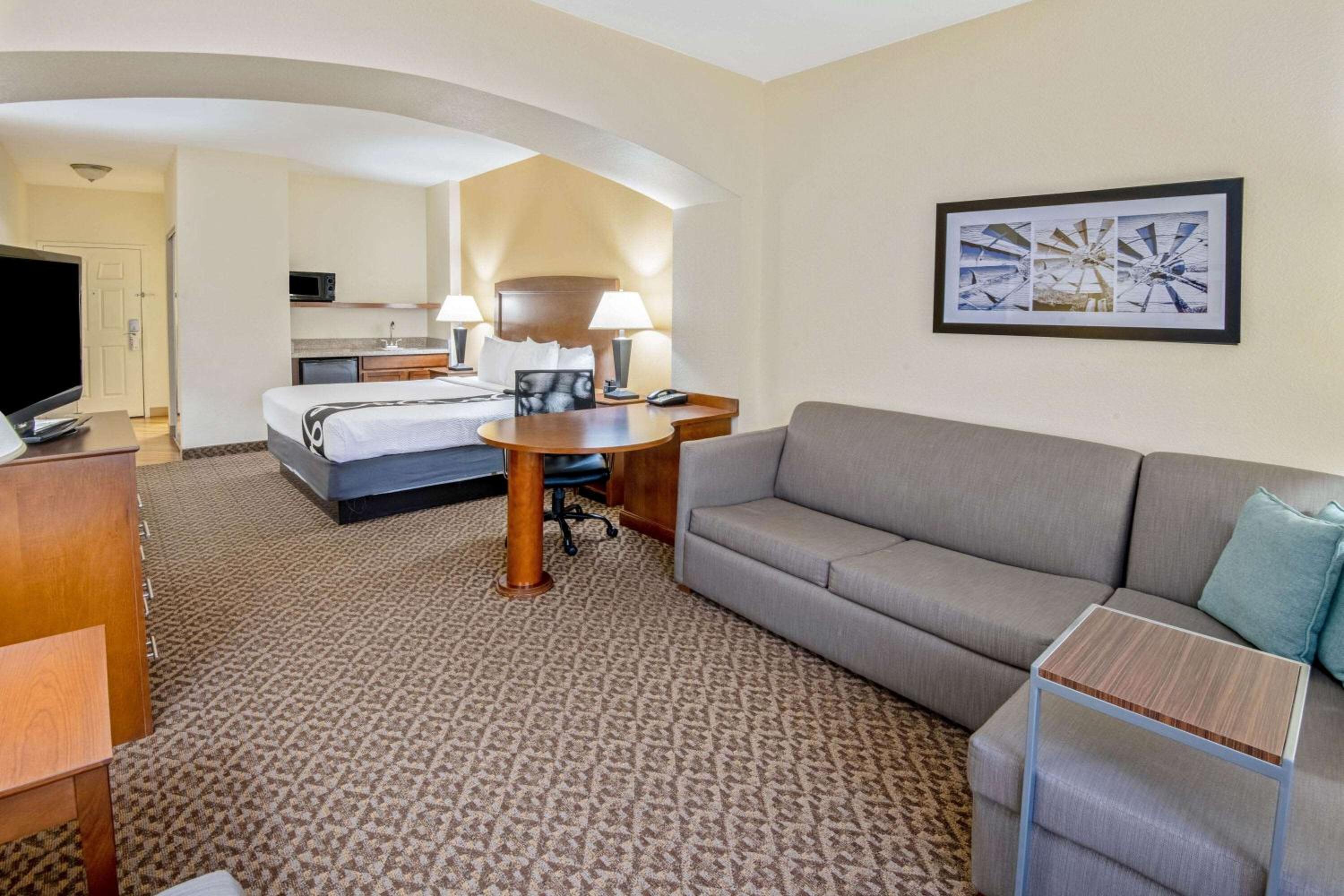Executive King Room - Photo 2