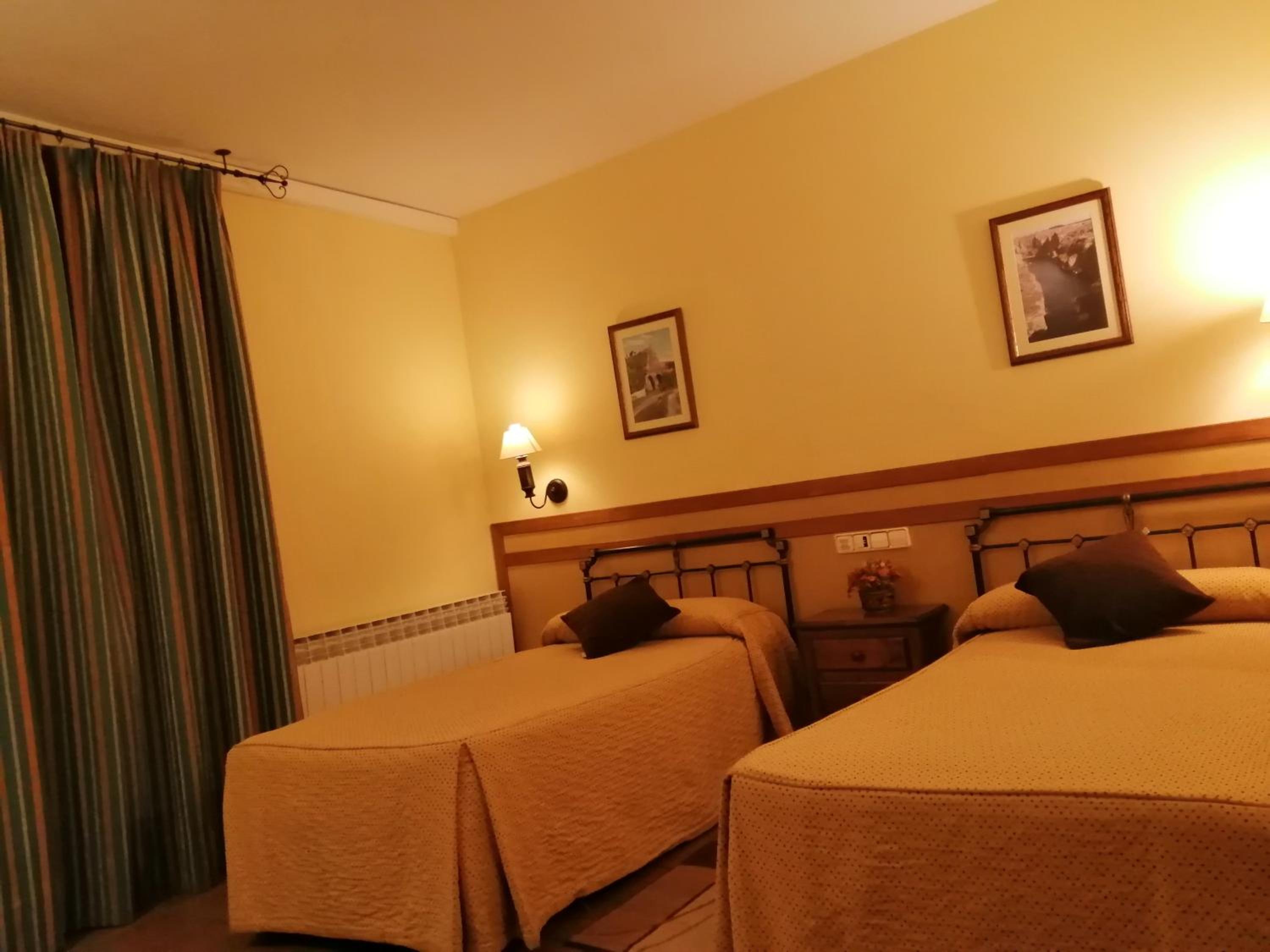 Habitación Doble con Baño Privado