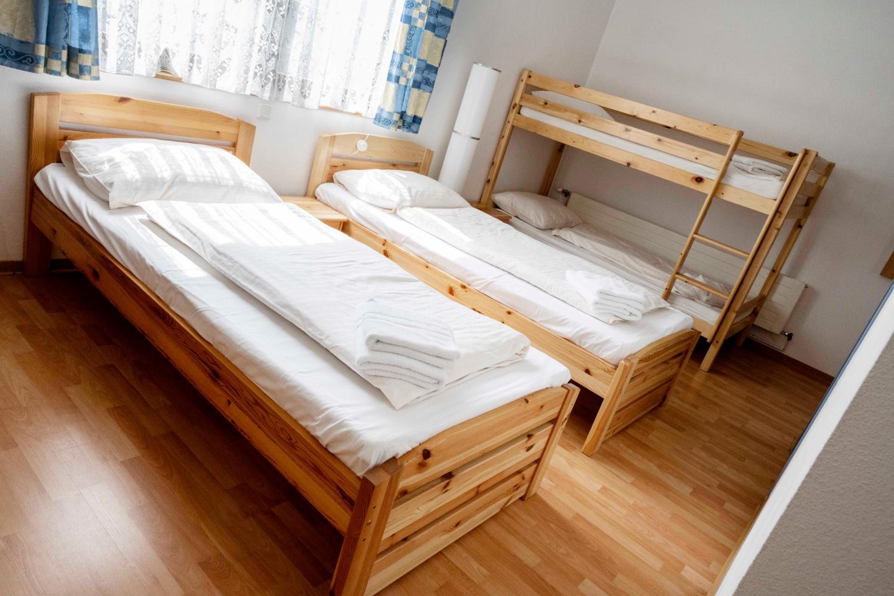 Economy Quadruple Room - Photo 7