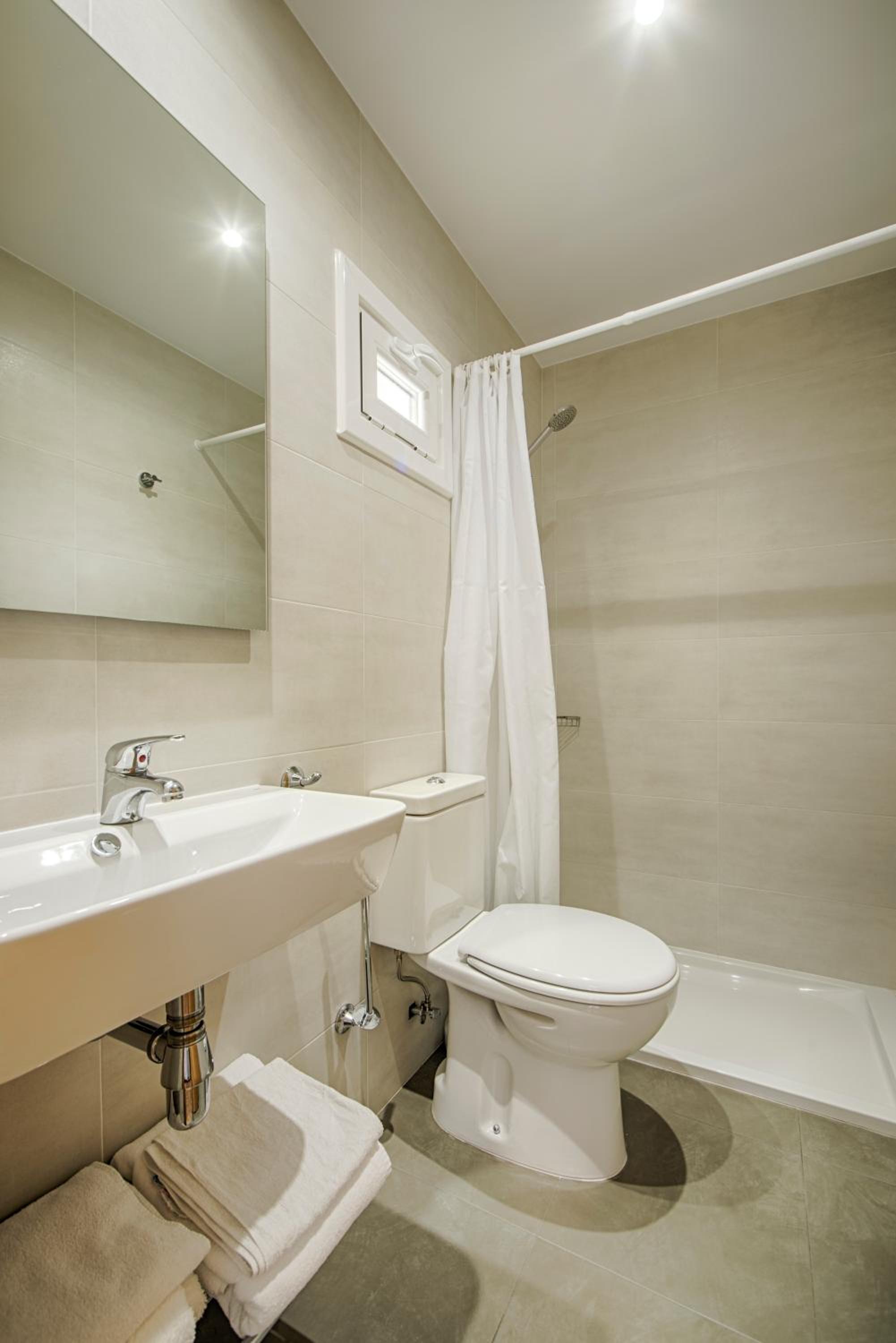 Double Room - Photo 2