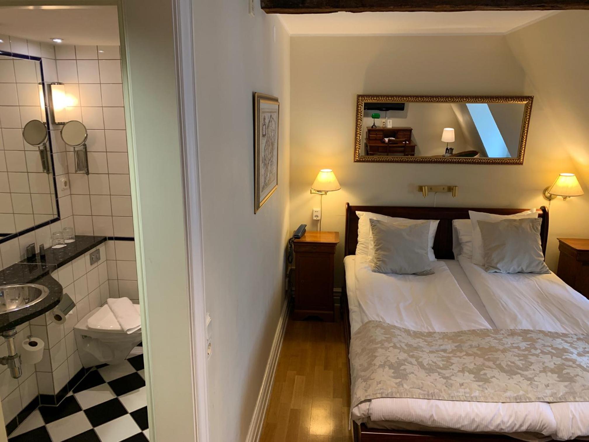 Standard Double Room - Photo 2