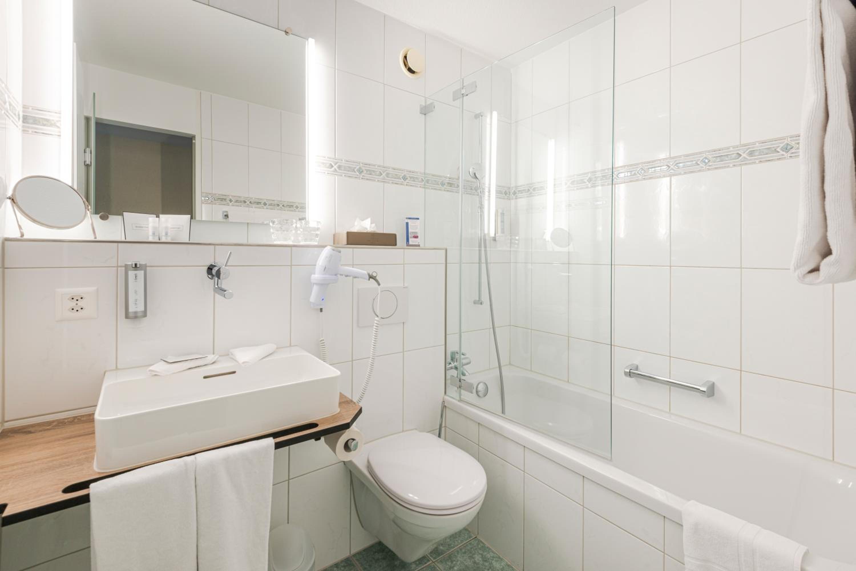 Standard Twin Room - Photo 4