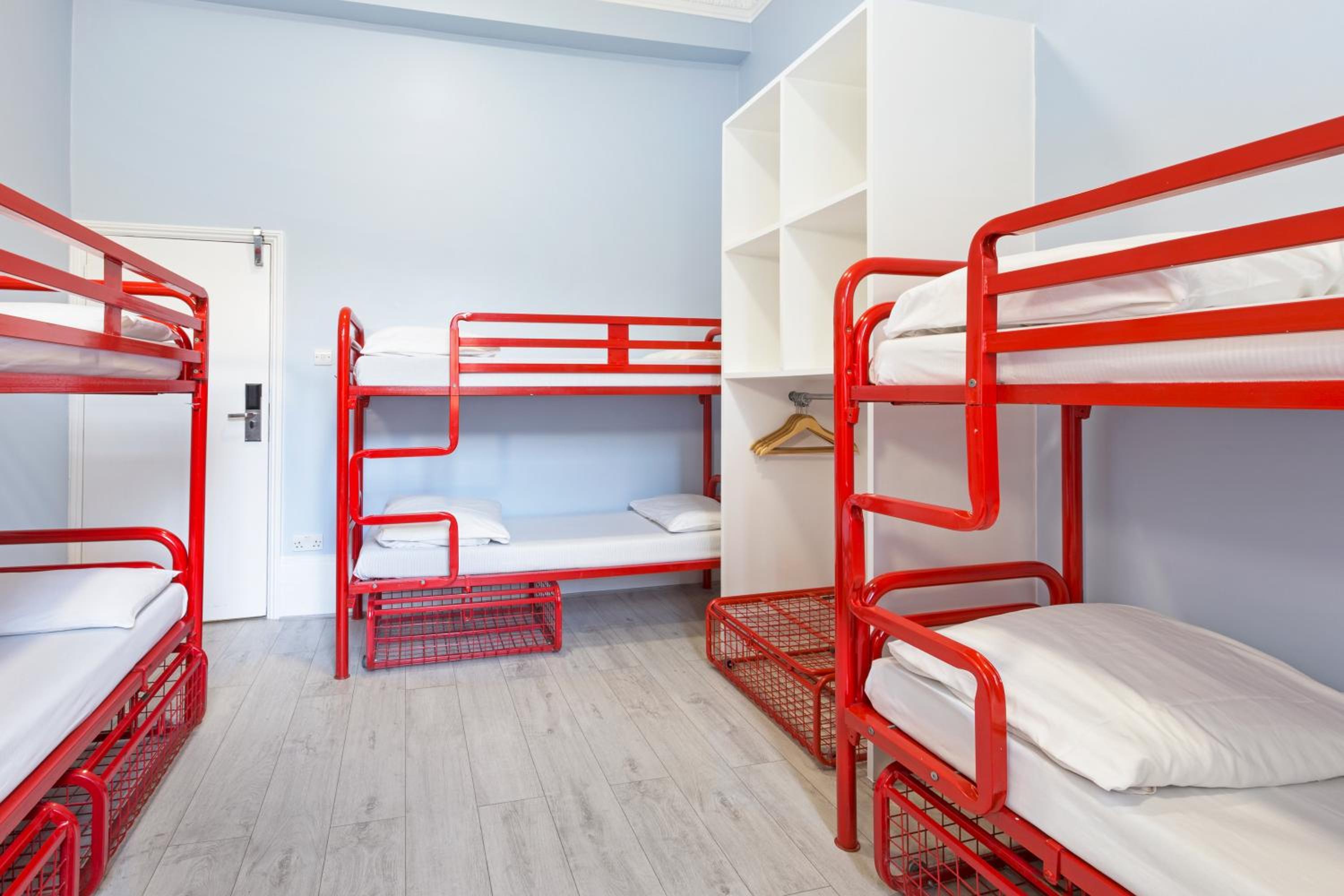 Bed in 6-Bed Mixed Dormitory Room (18–39 years) photo 1