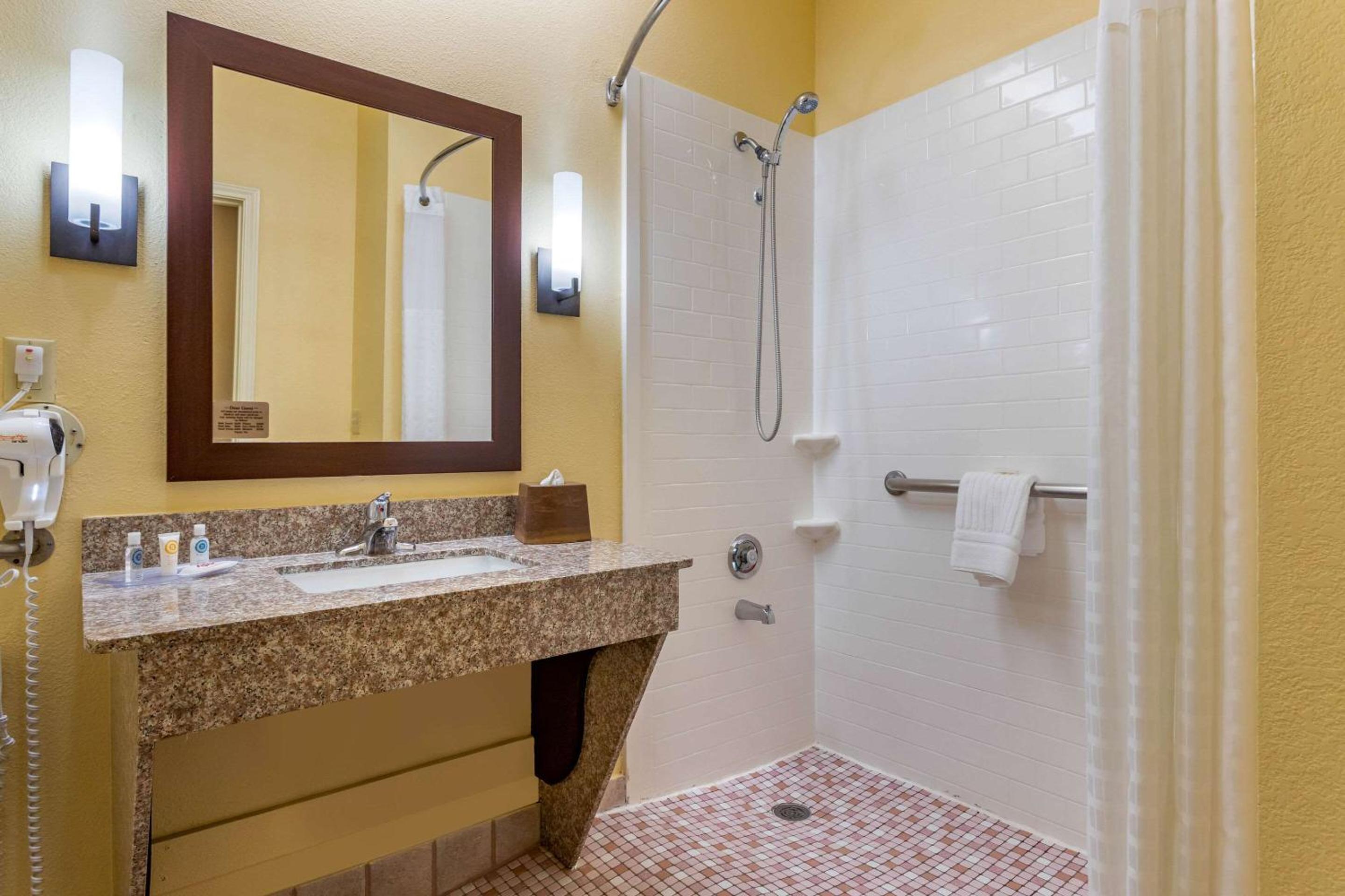 King Room - Disability Access/Non-Smoking - Photo 3