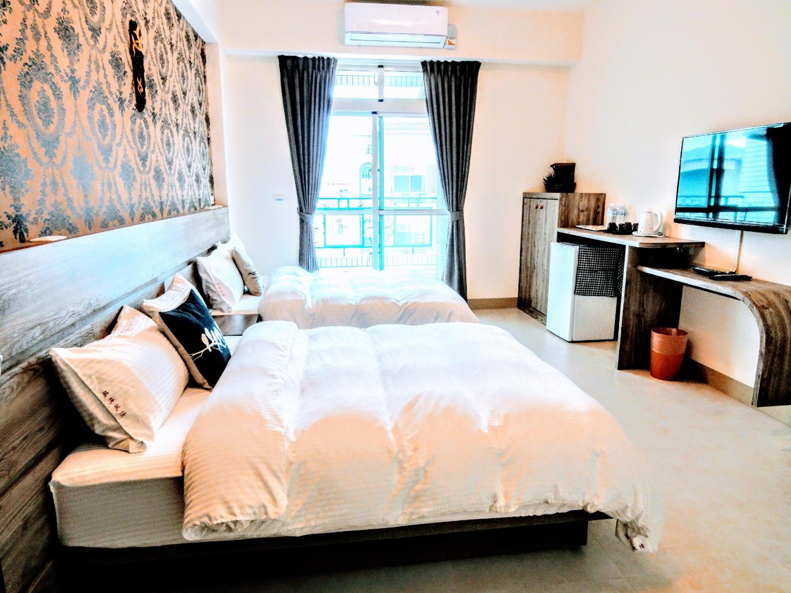 Quadruple Room with Balcony photo 3