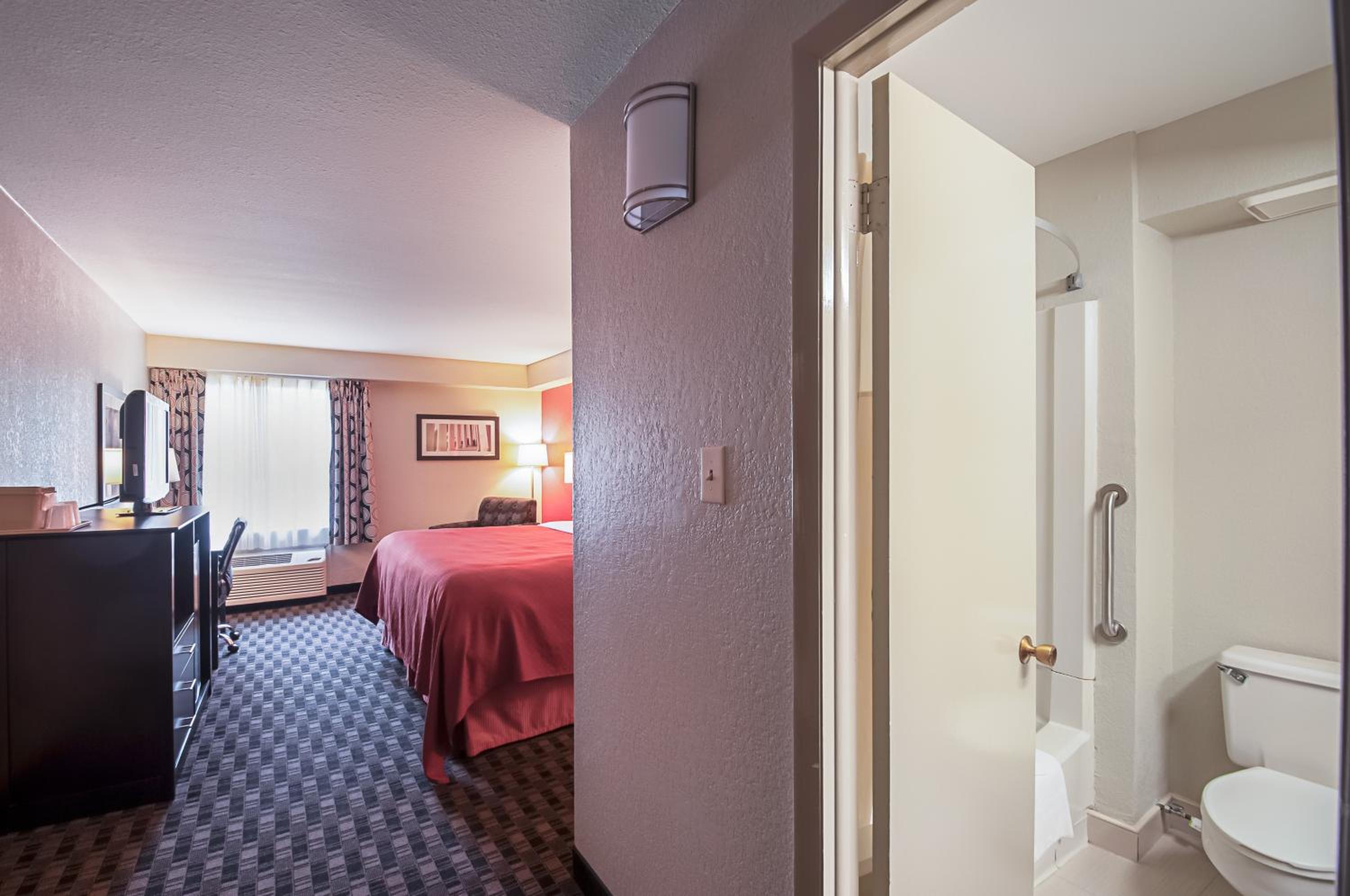 Standard King Room - Non-Smoking  - Photo 4