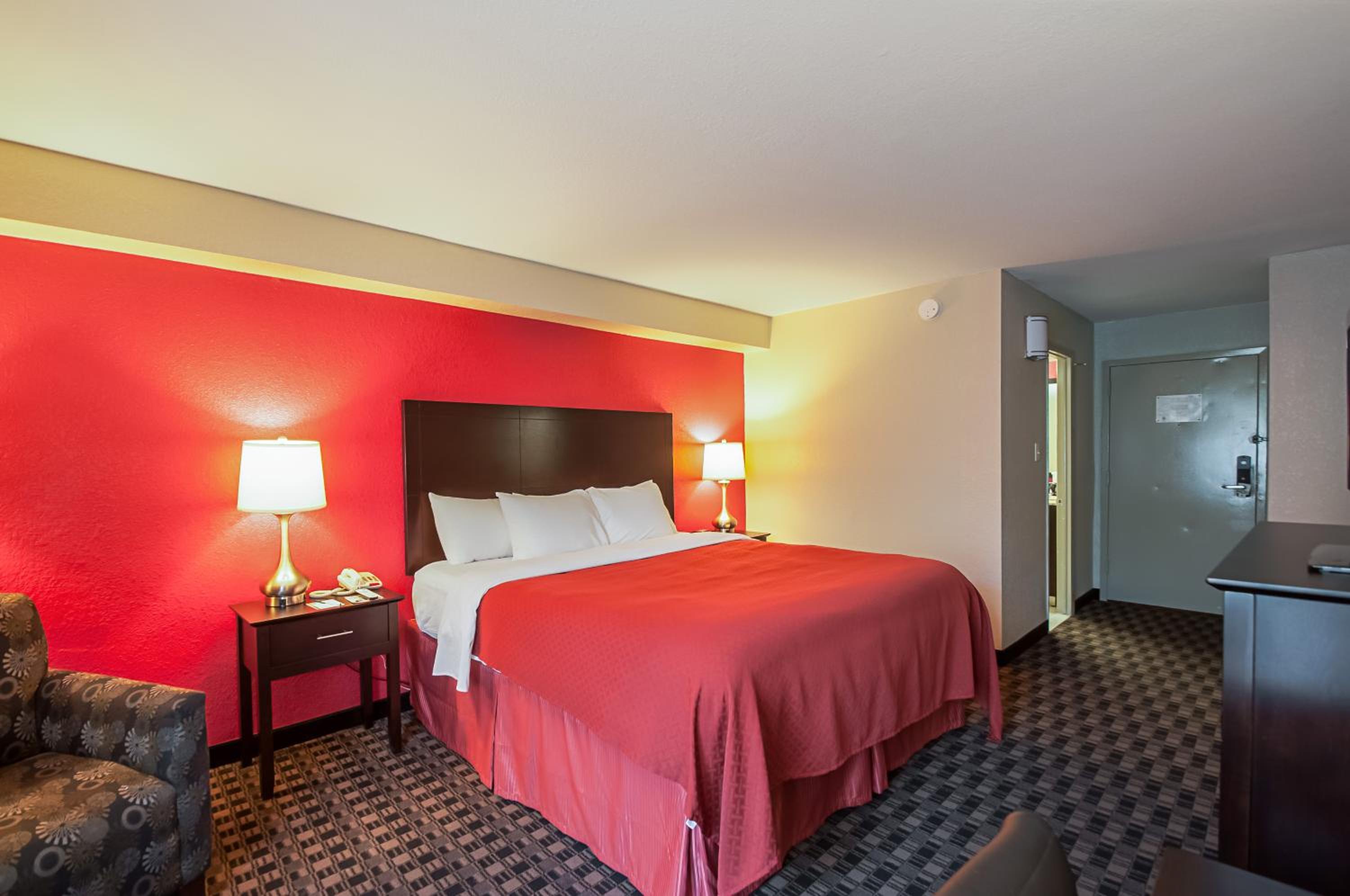 Standard King Room - Non-Smoking  - Photo 2