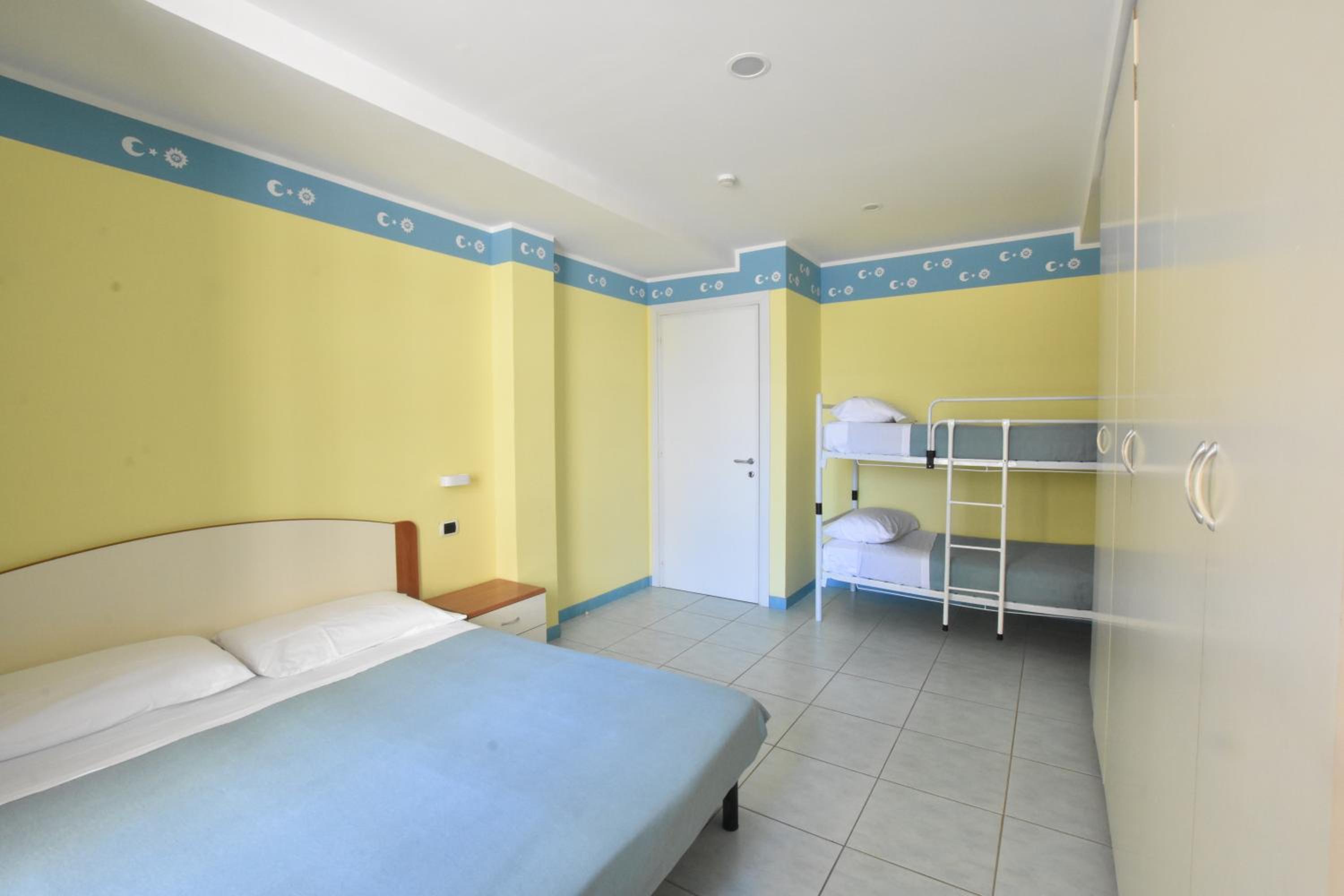One-Bedroom Suite - Photo 6