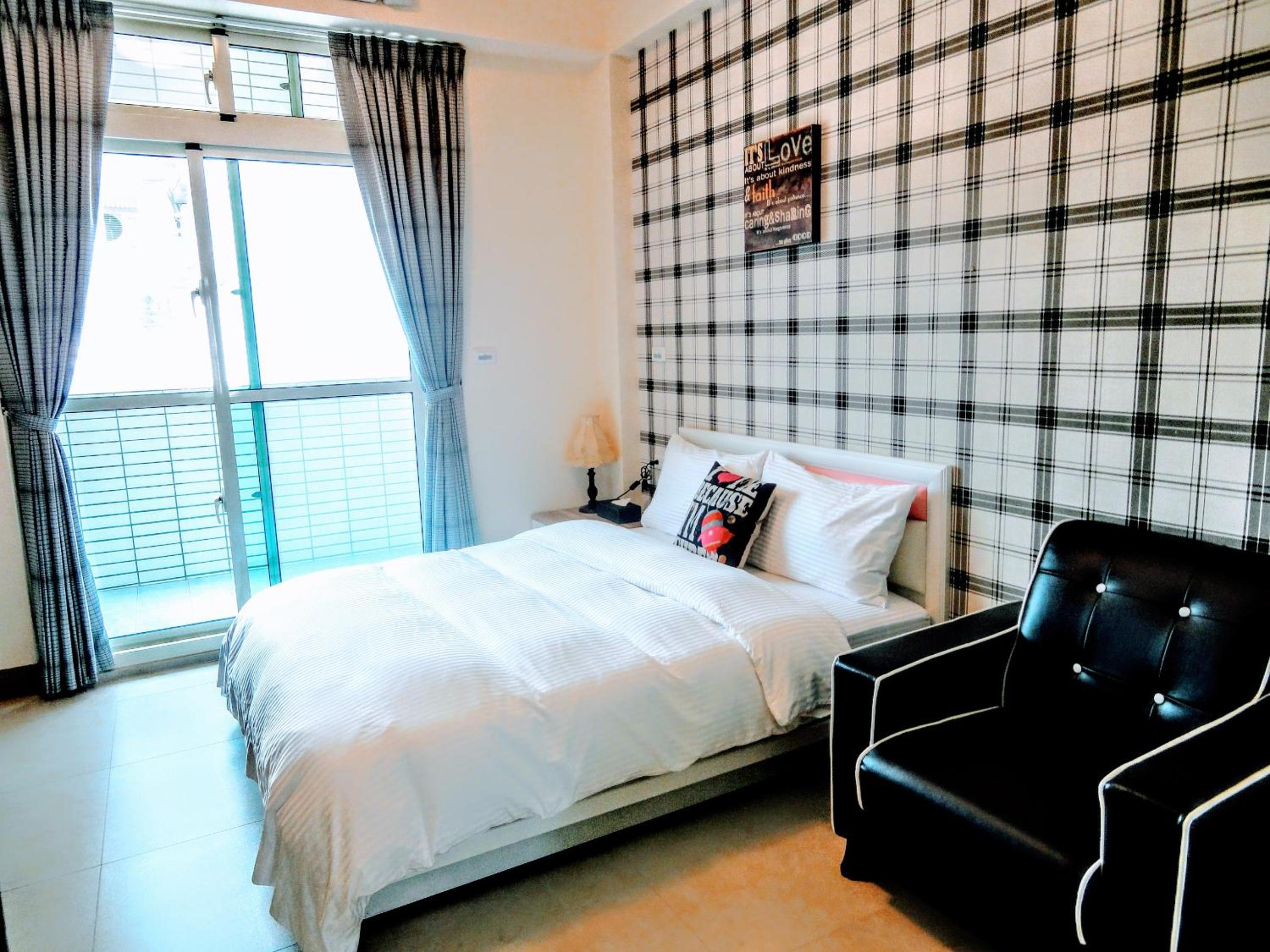 Queen Room with Balcony photo 2