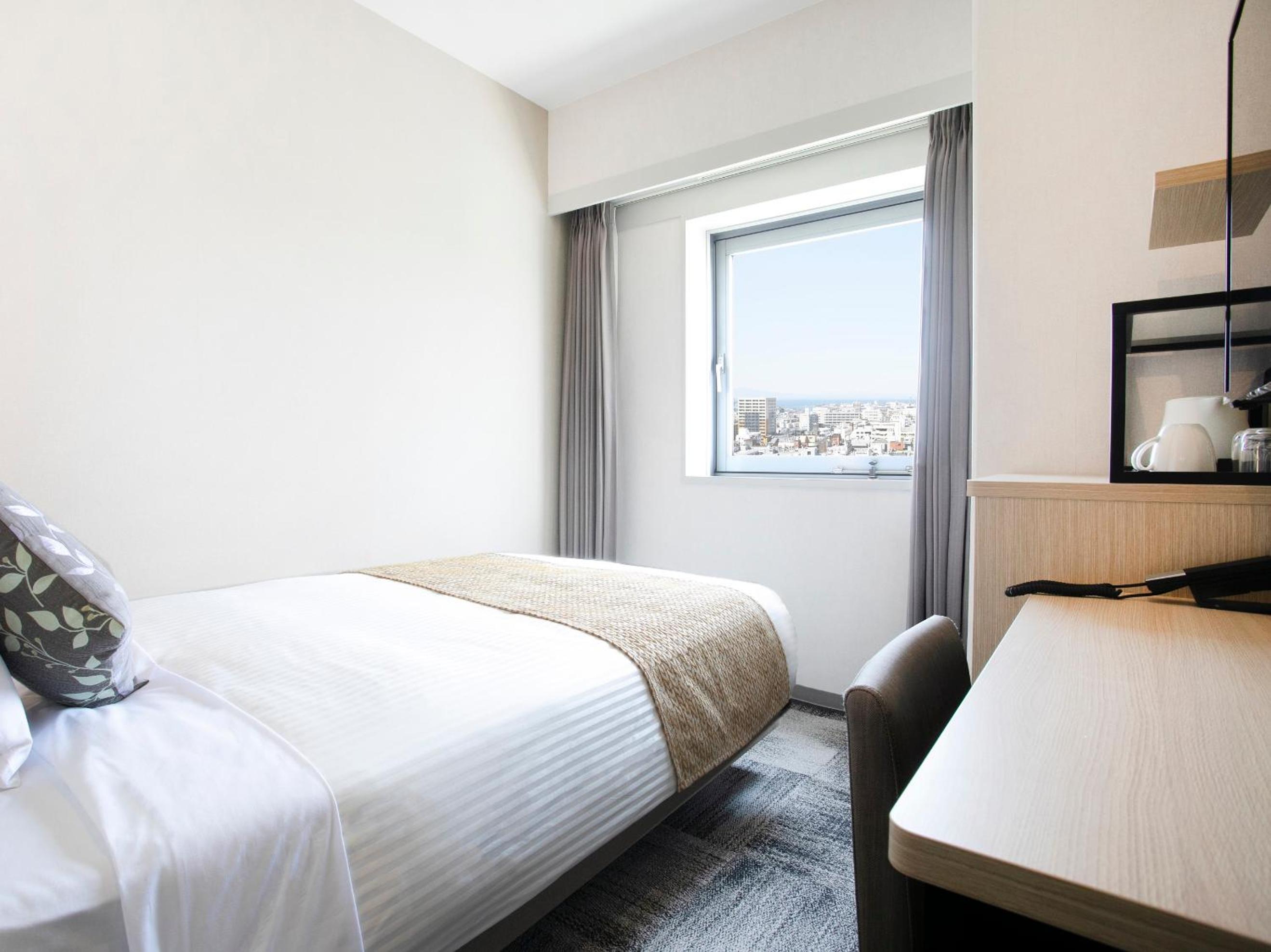 Standard Double Room with Small Double Bed - Smoking photo 3