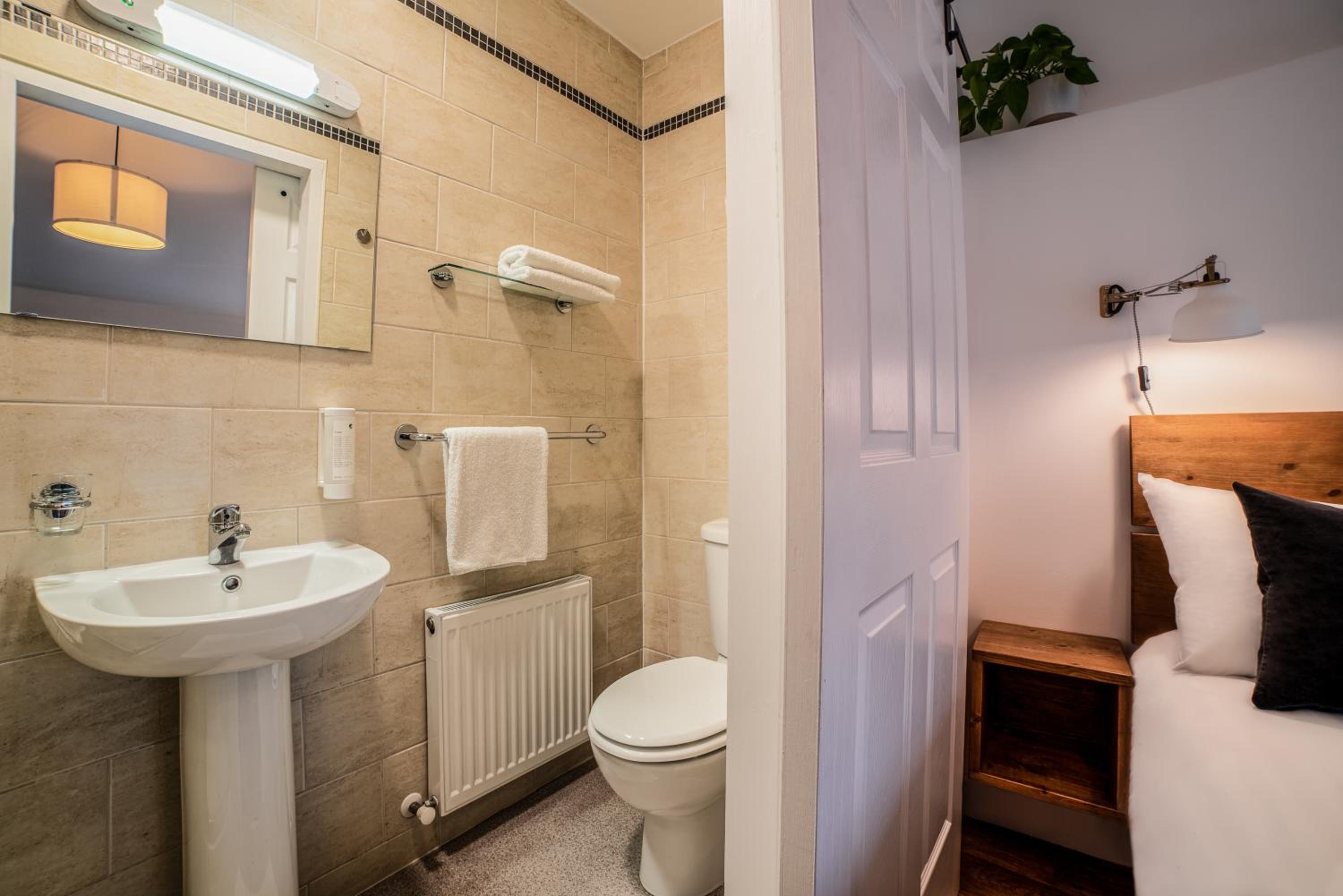 Small Double Room - Photo 3